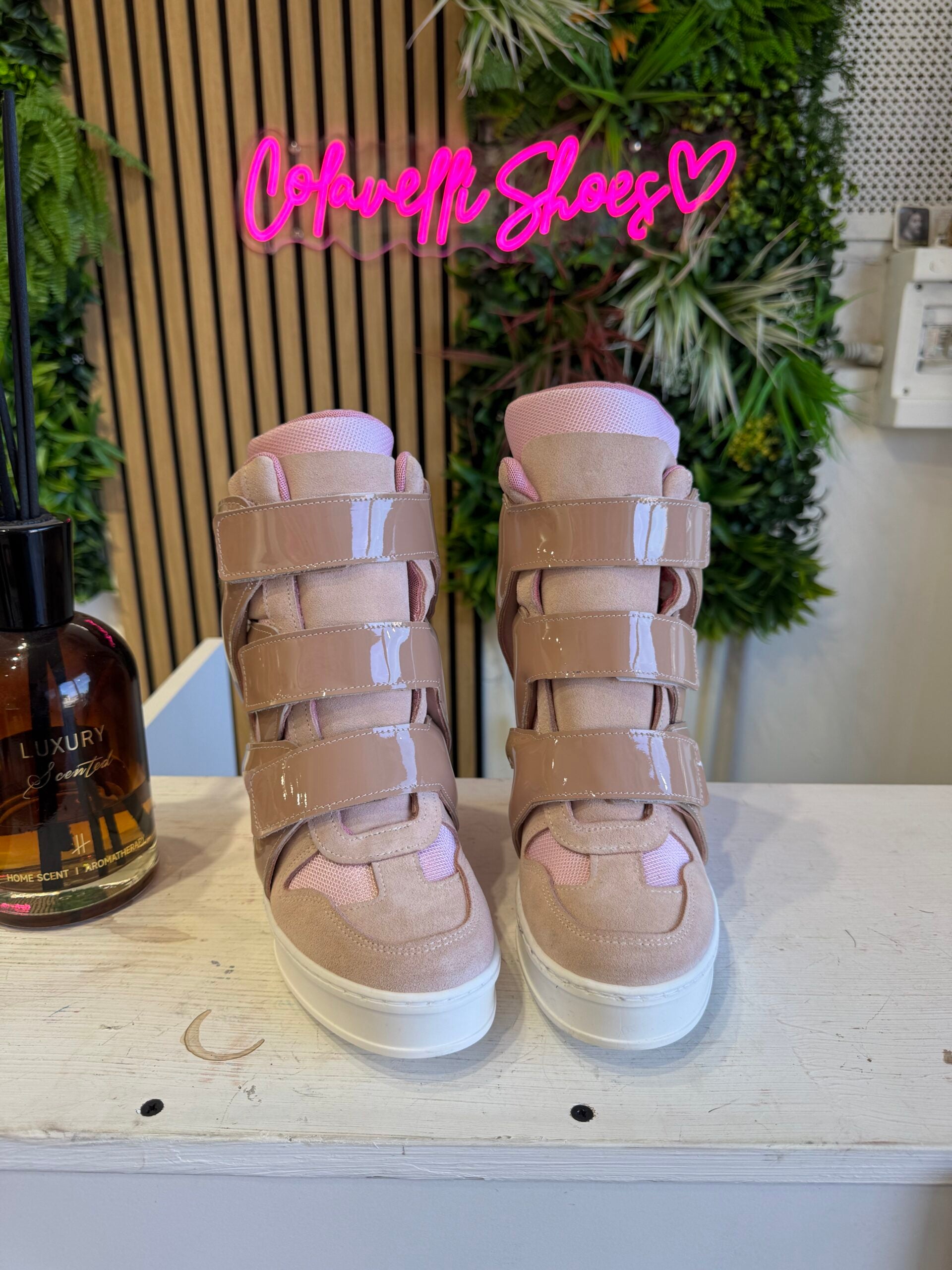 Full up train patent leather pink suede