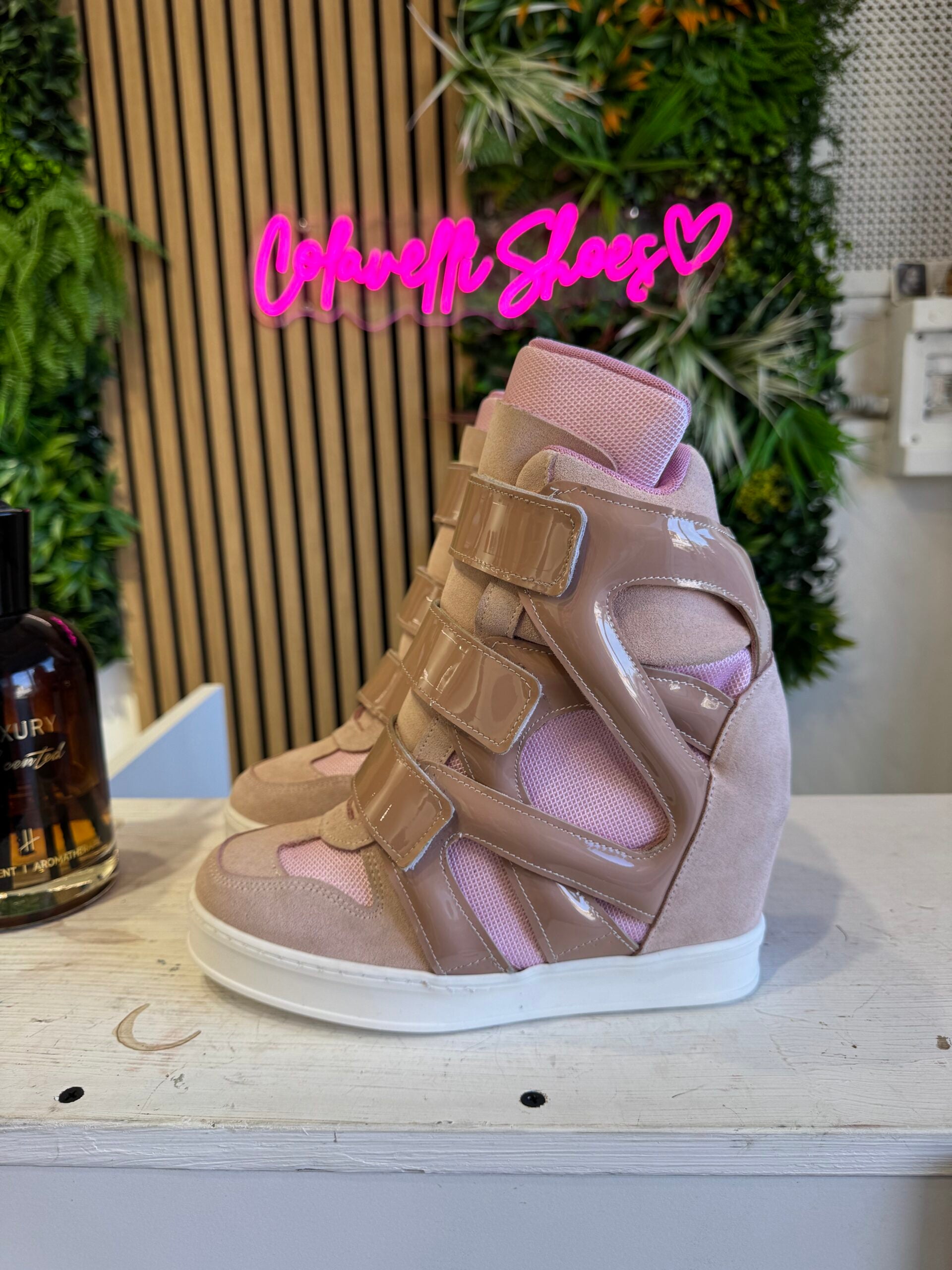 Full up train patent leather pink suede