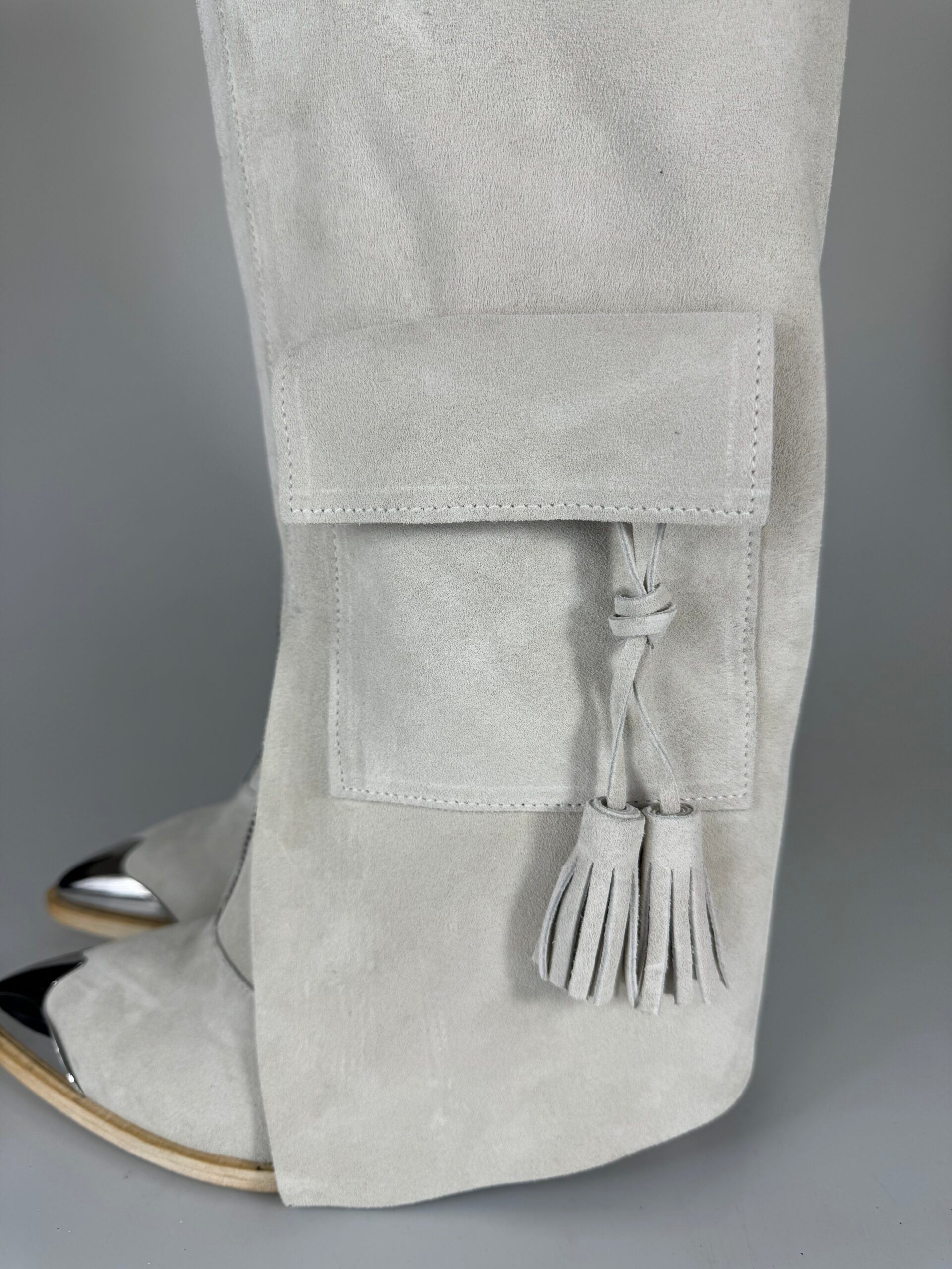 Isa LP116 beige suede