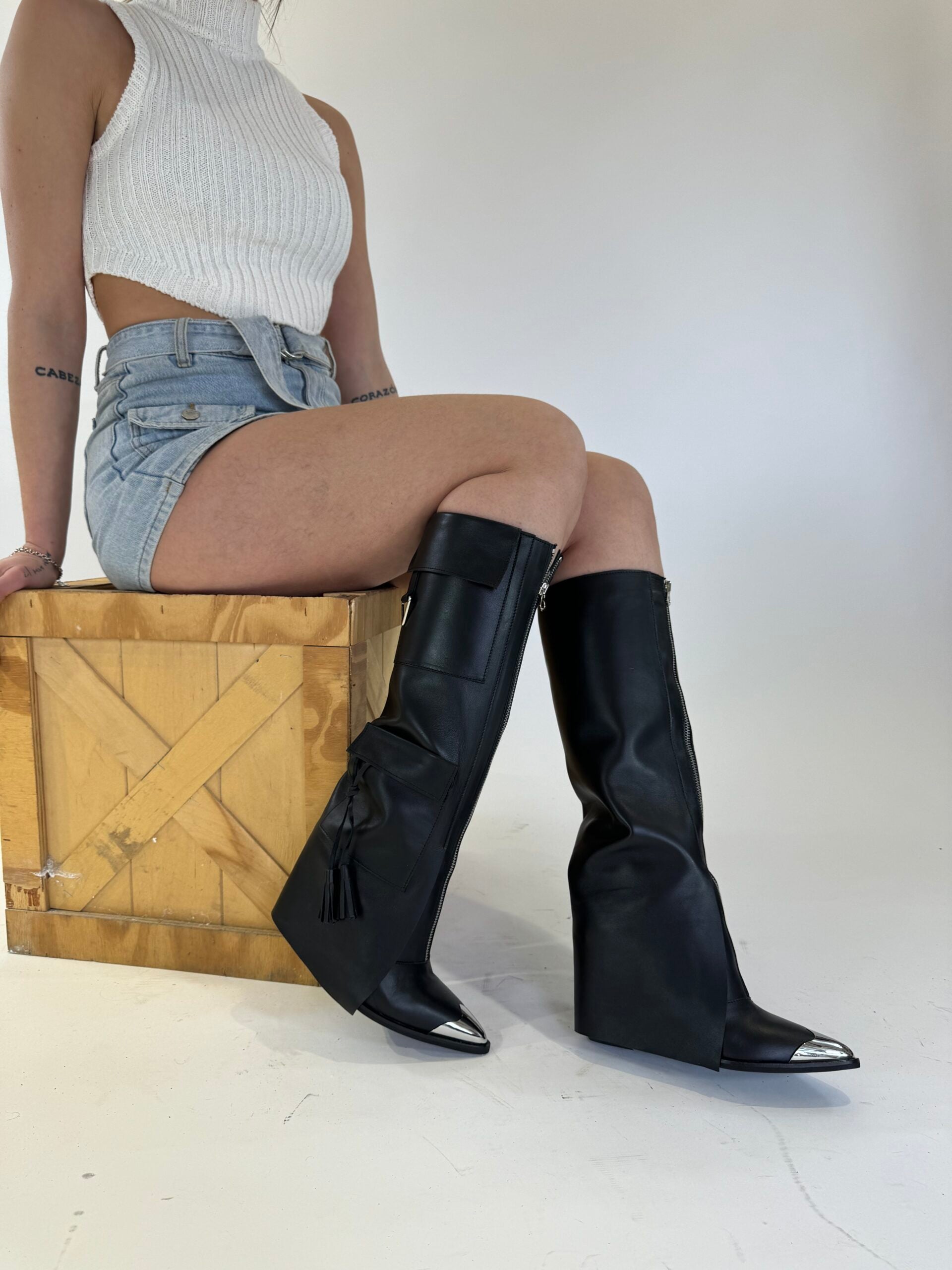 Isa LP116 black calfskin