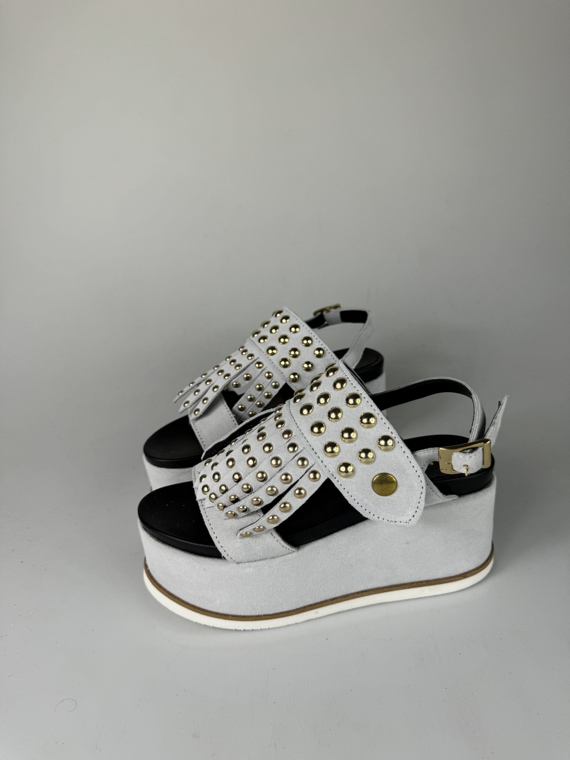 Holly51 cam ice silver studs