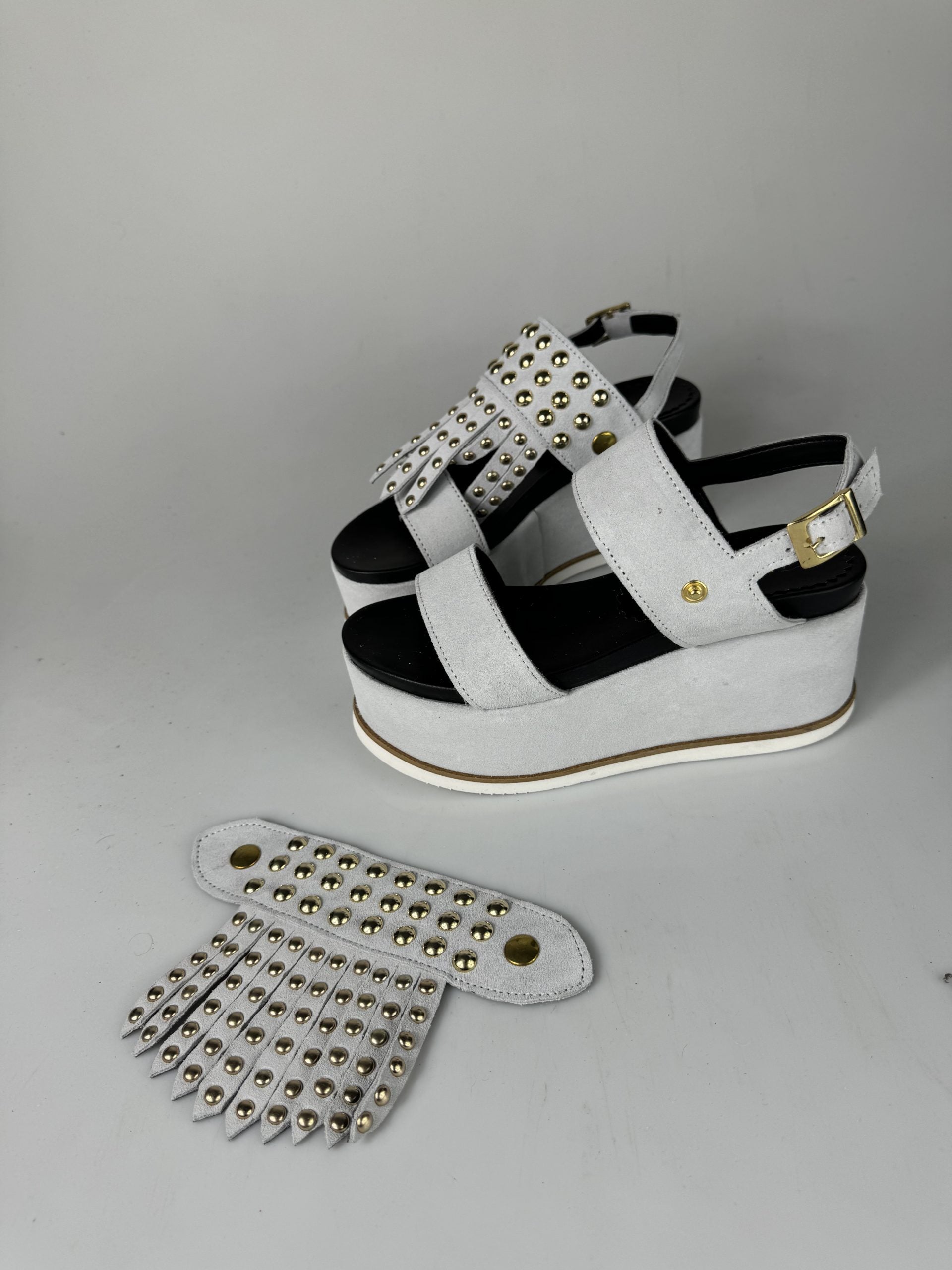 Holly51 cam ice silver studs