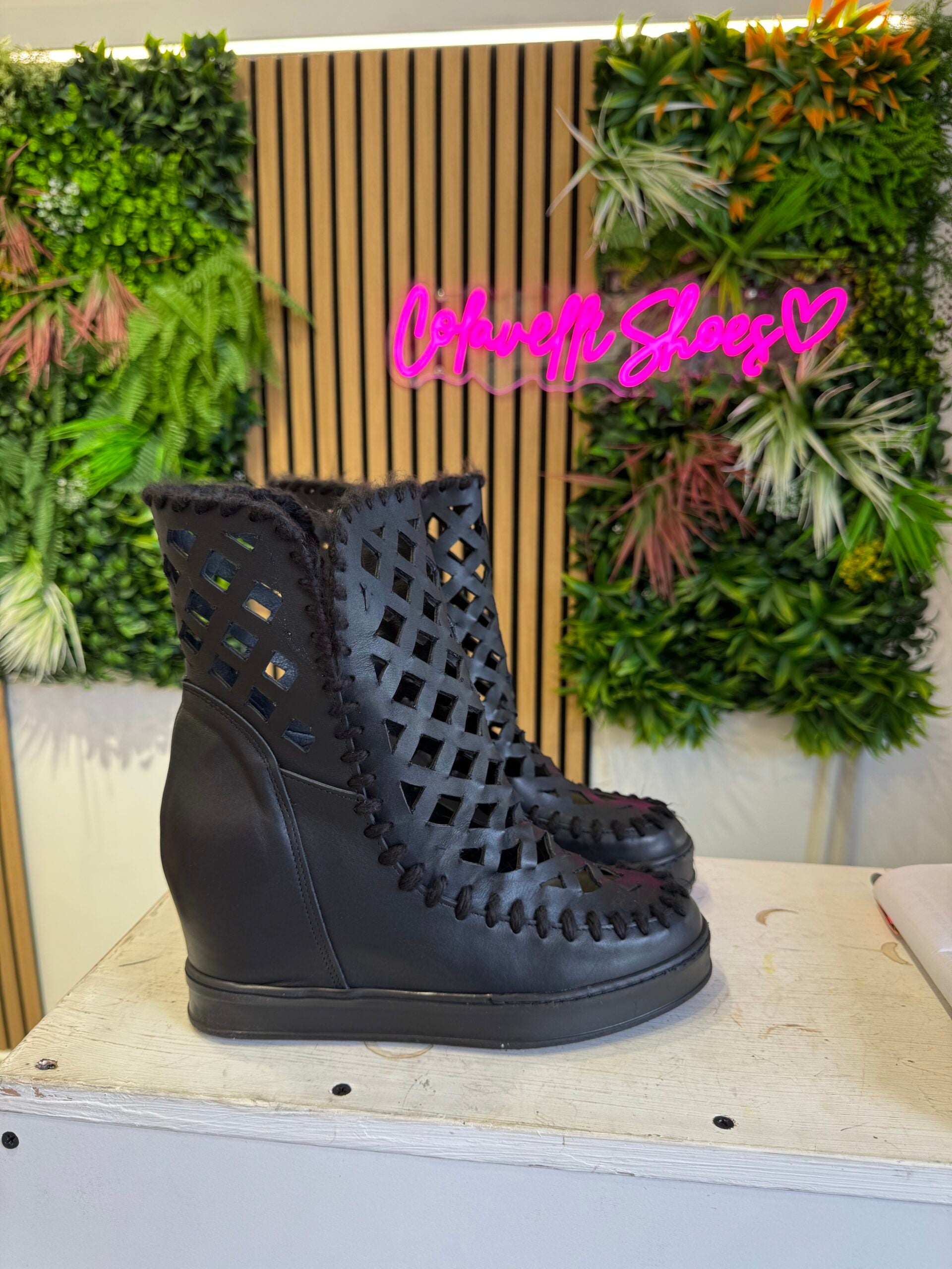 Bolso de cuero negro a cuadros cereza