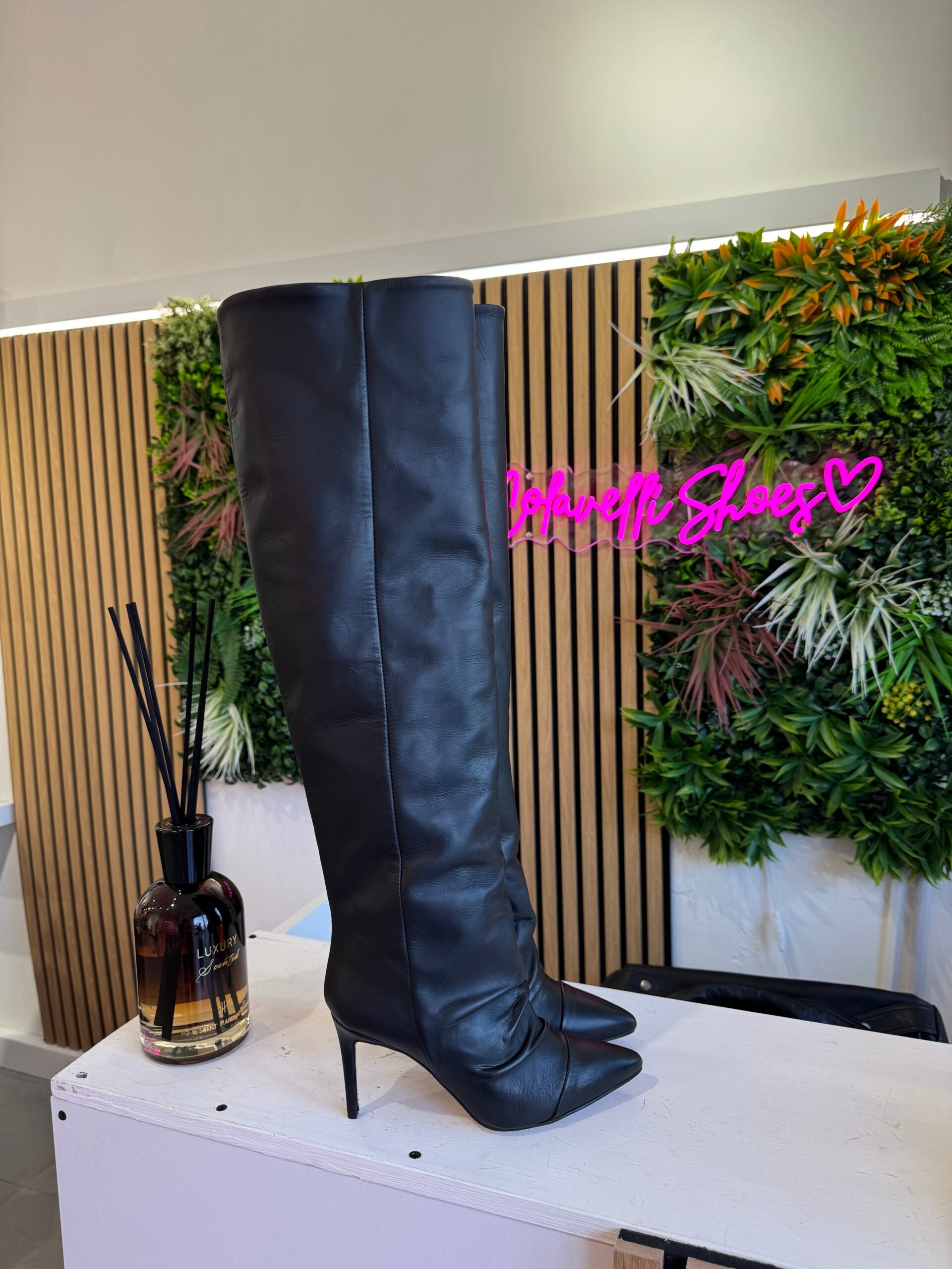 Orietta Manhattan cuero negro