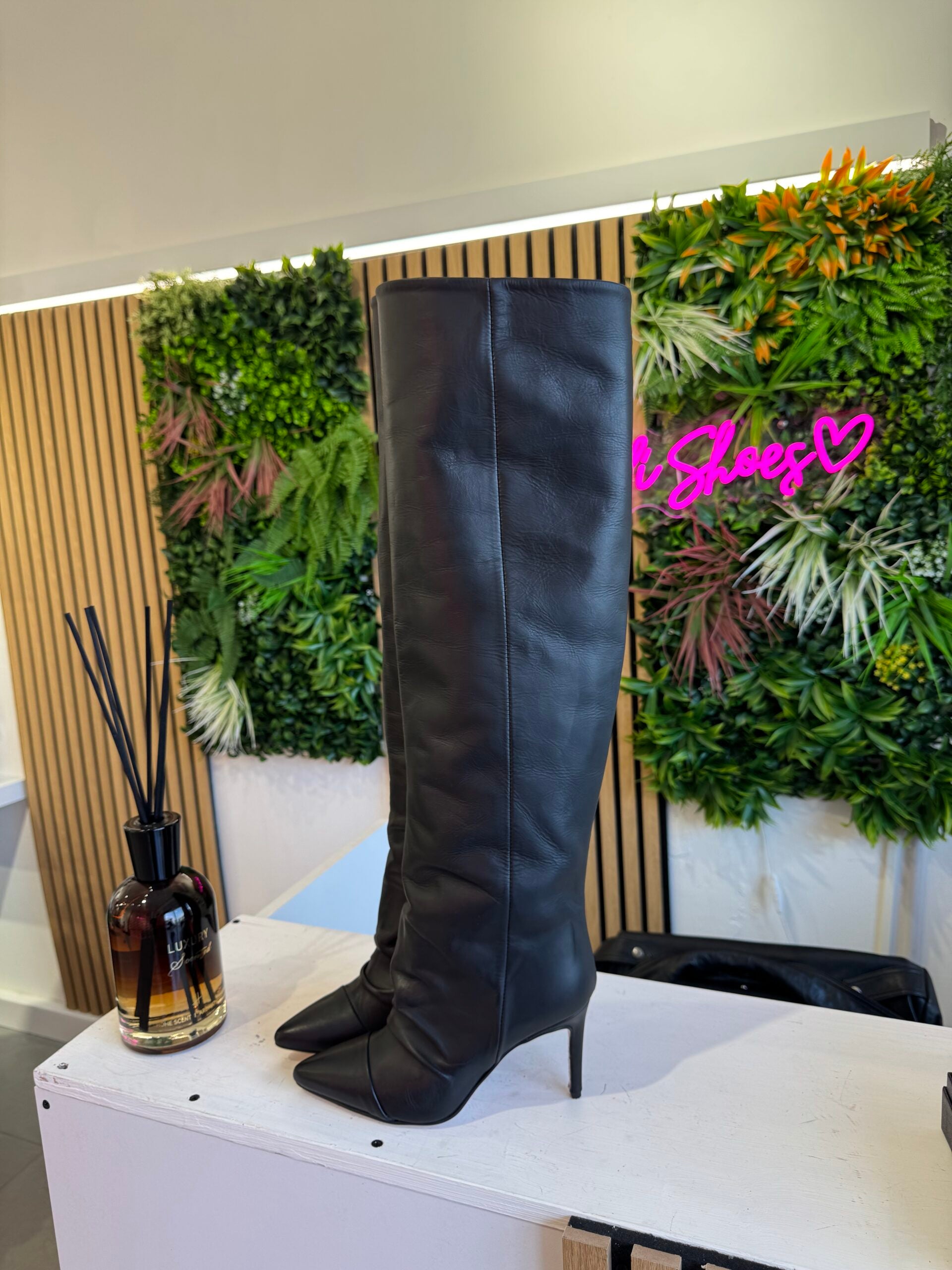 Orietta Manhattan cuero negro