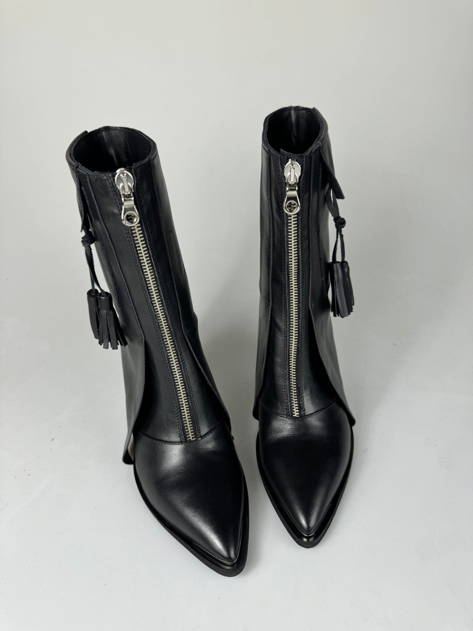 Isa LP118 black calfskin