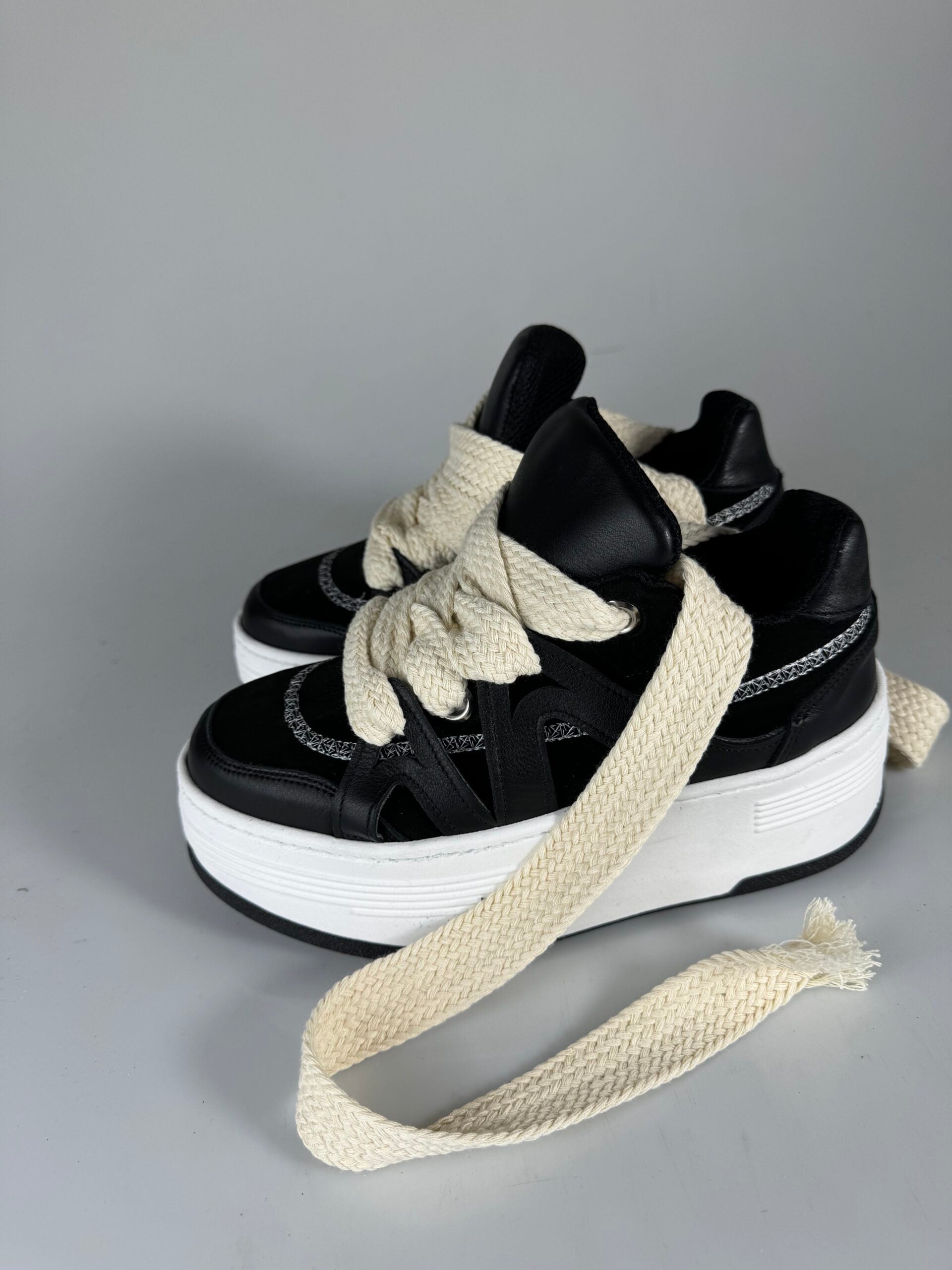 Wolf5 cam black beige lace