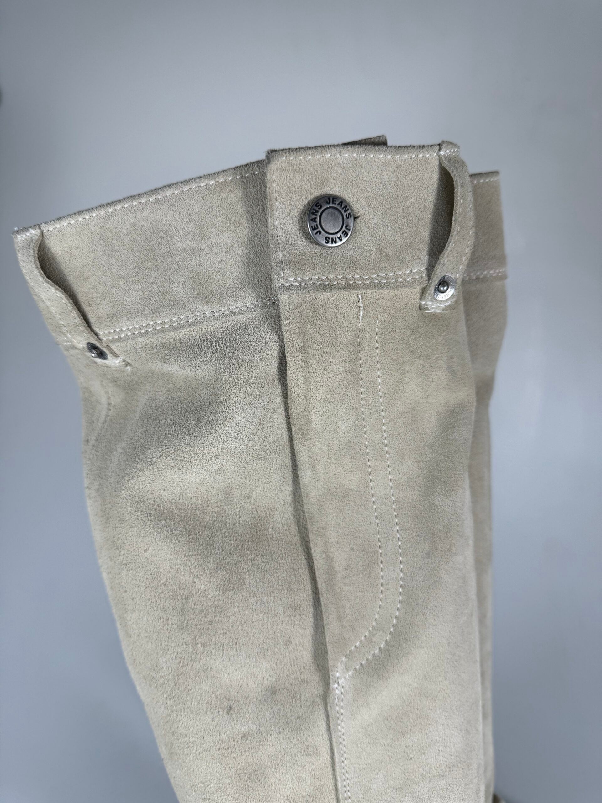 Botón beige de leva de toro
