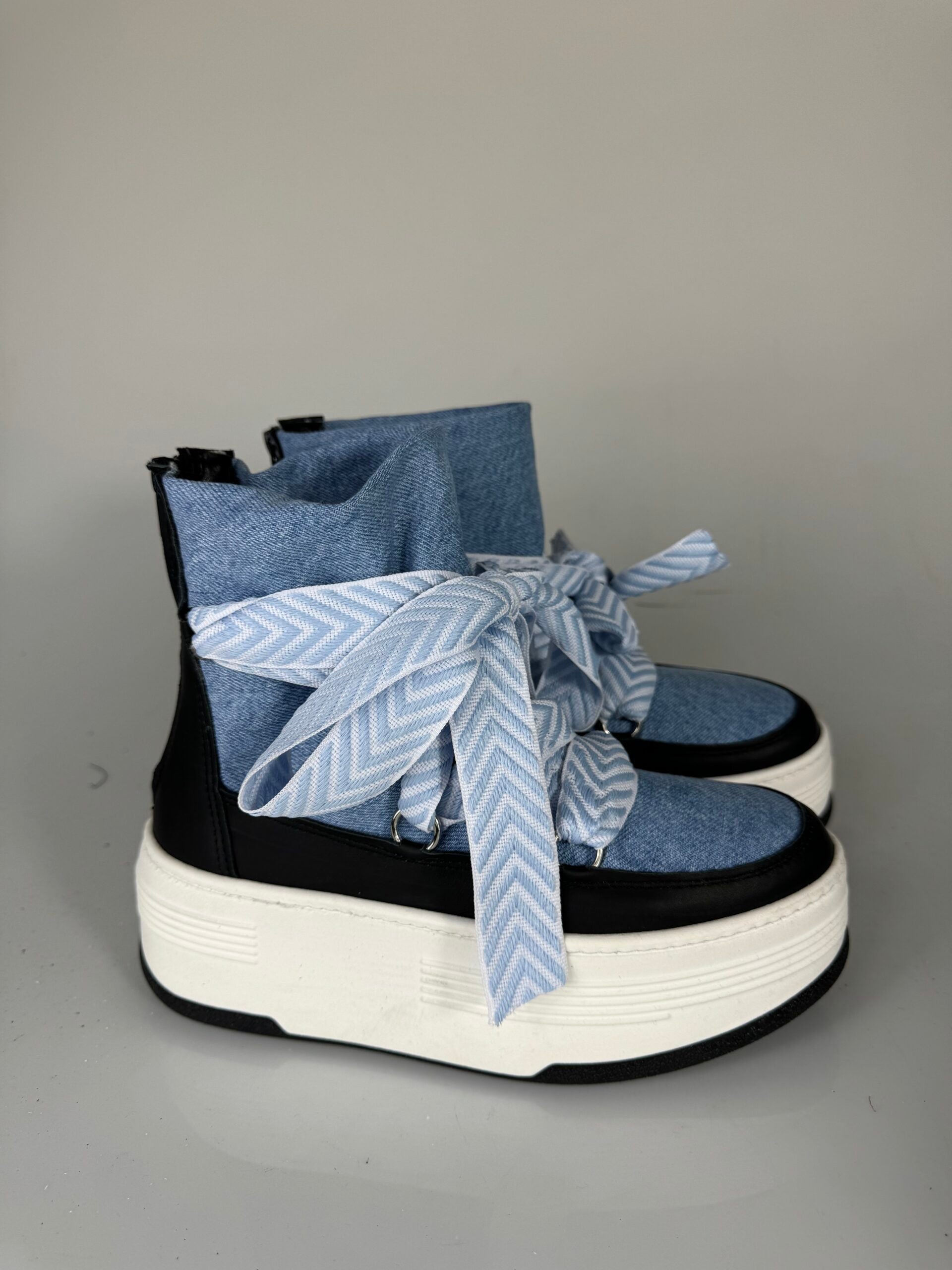 Wolf7 black rip jeans with light blue lace