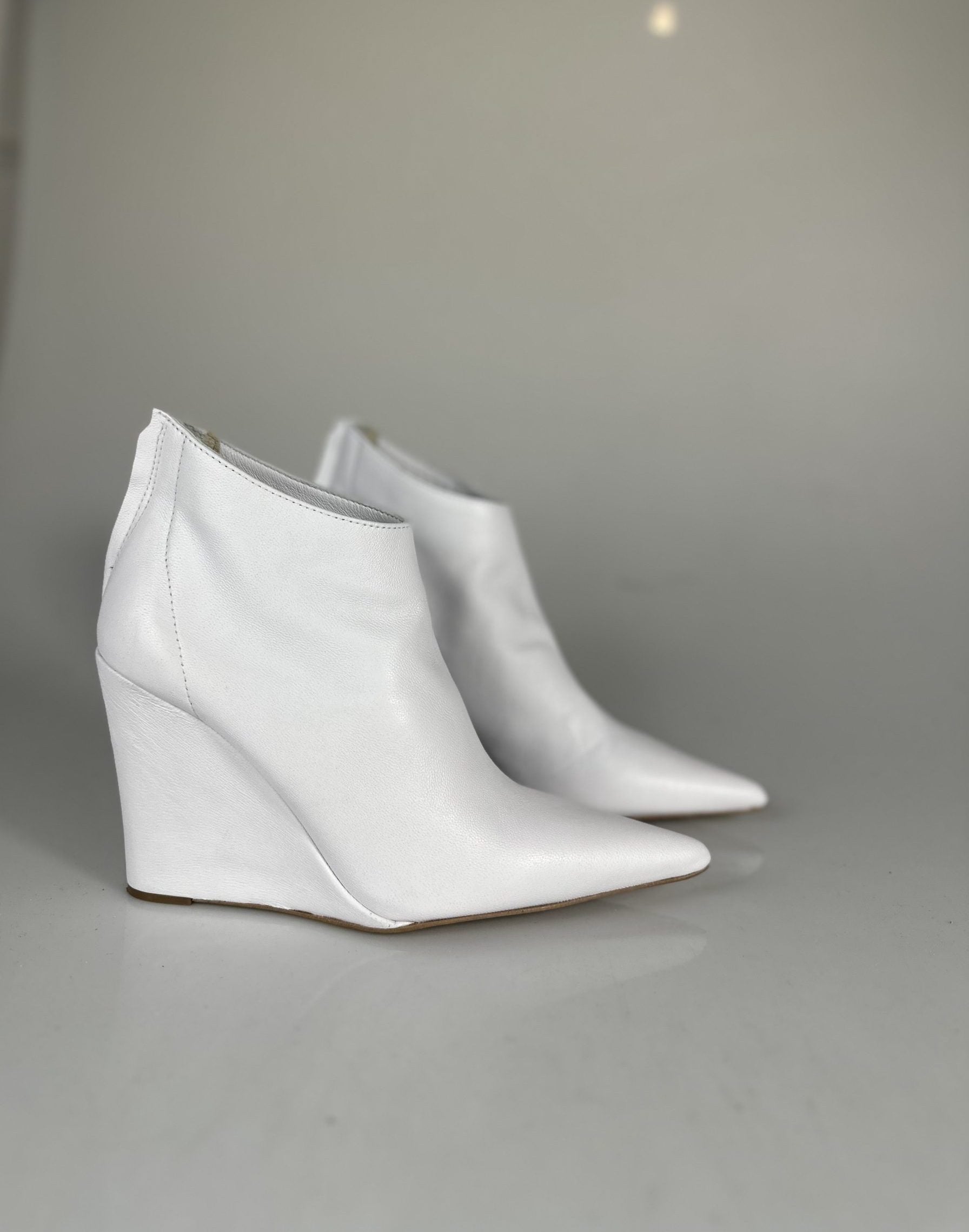 Aurora white leather