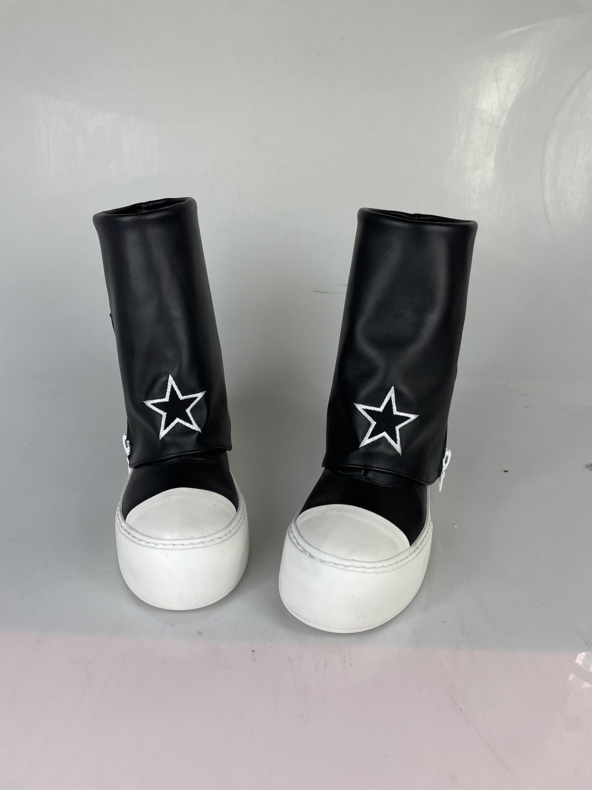 Estrella de cuero negro