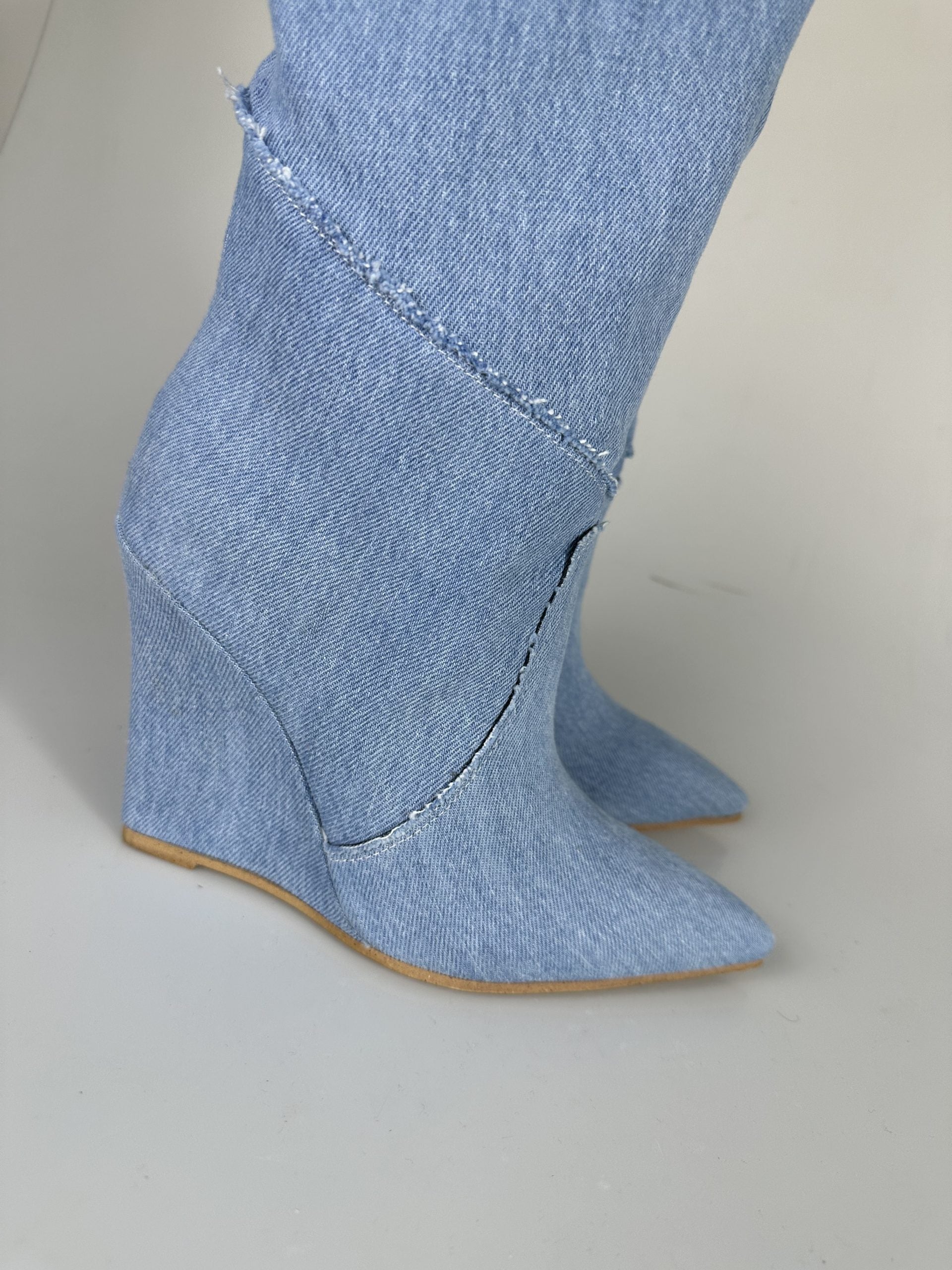 Aurora Santhoo basic light jeans