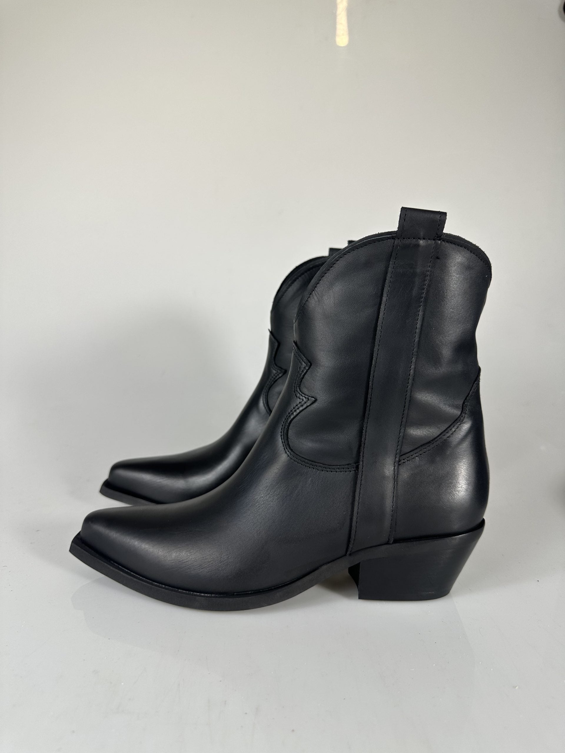 Old West 3 Black Leather