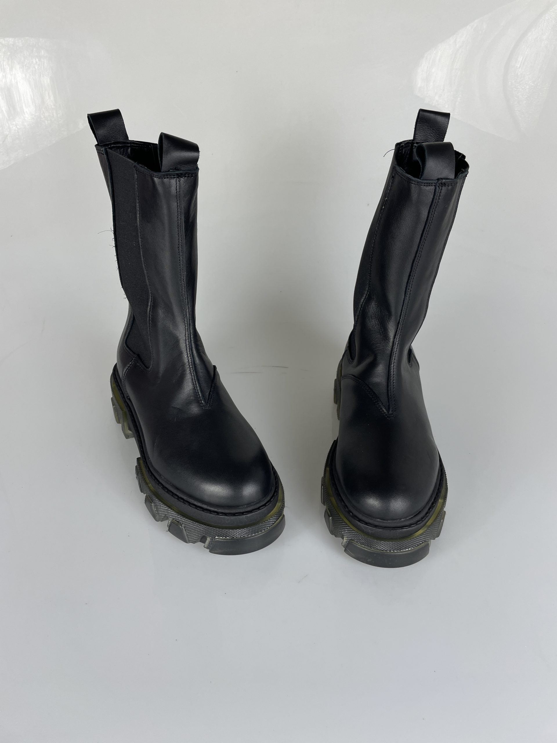 Wake12 black leather