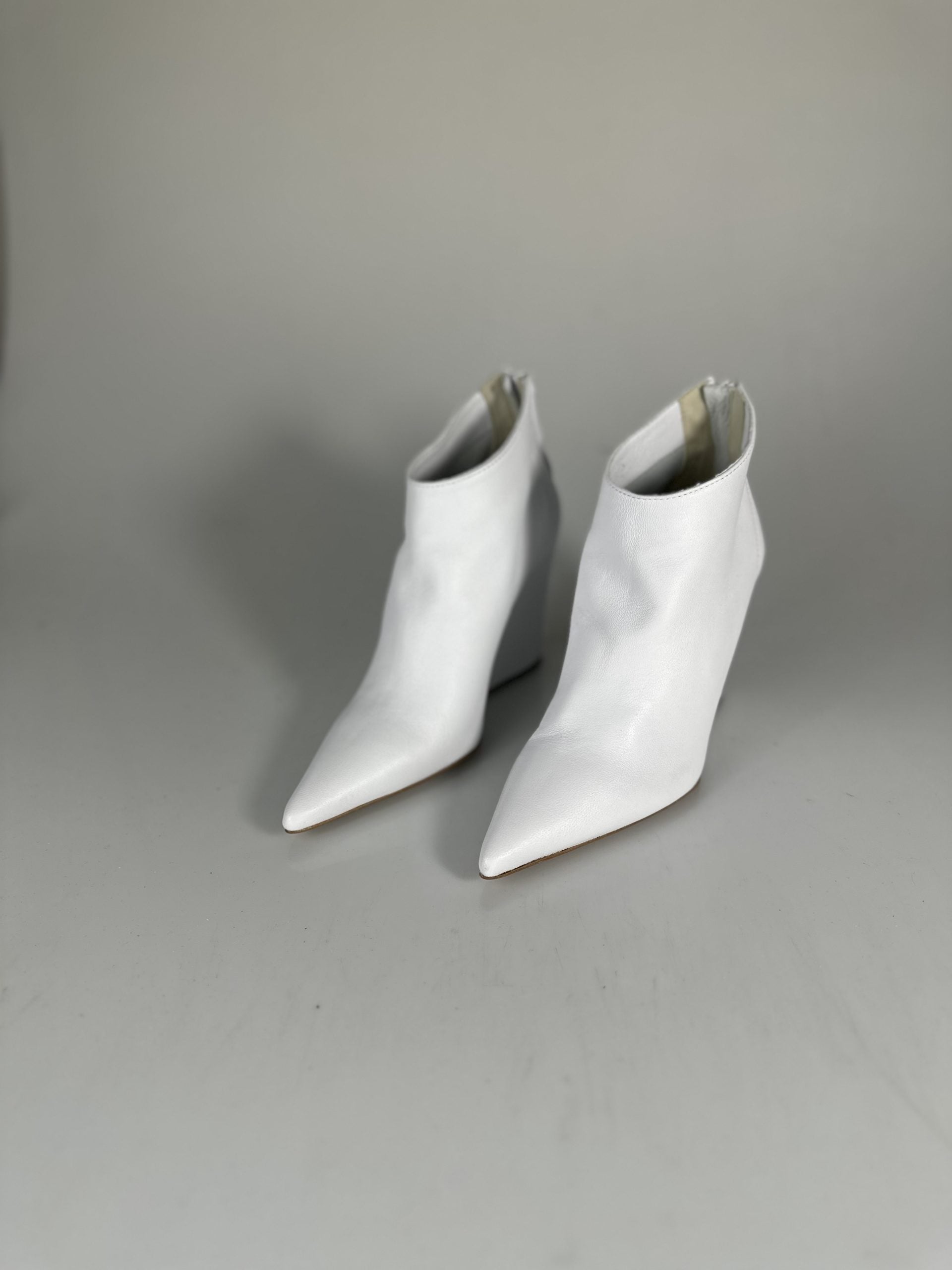 Aurora white leather