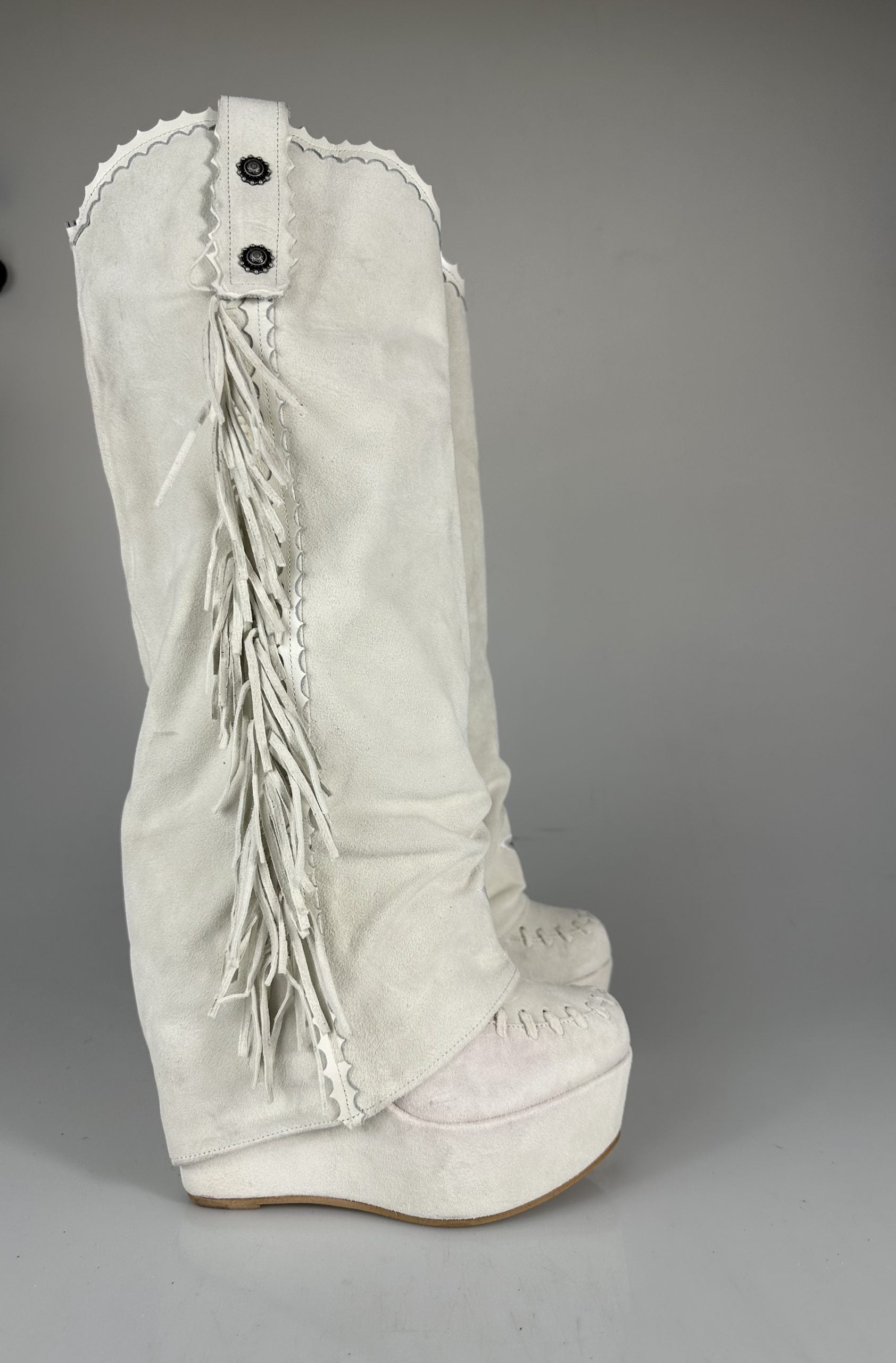 Carmensita euphoria ice suede closed toe
