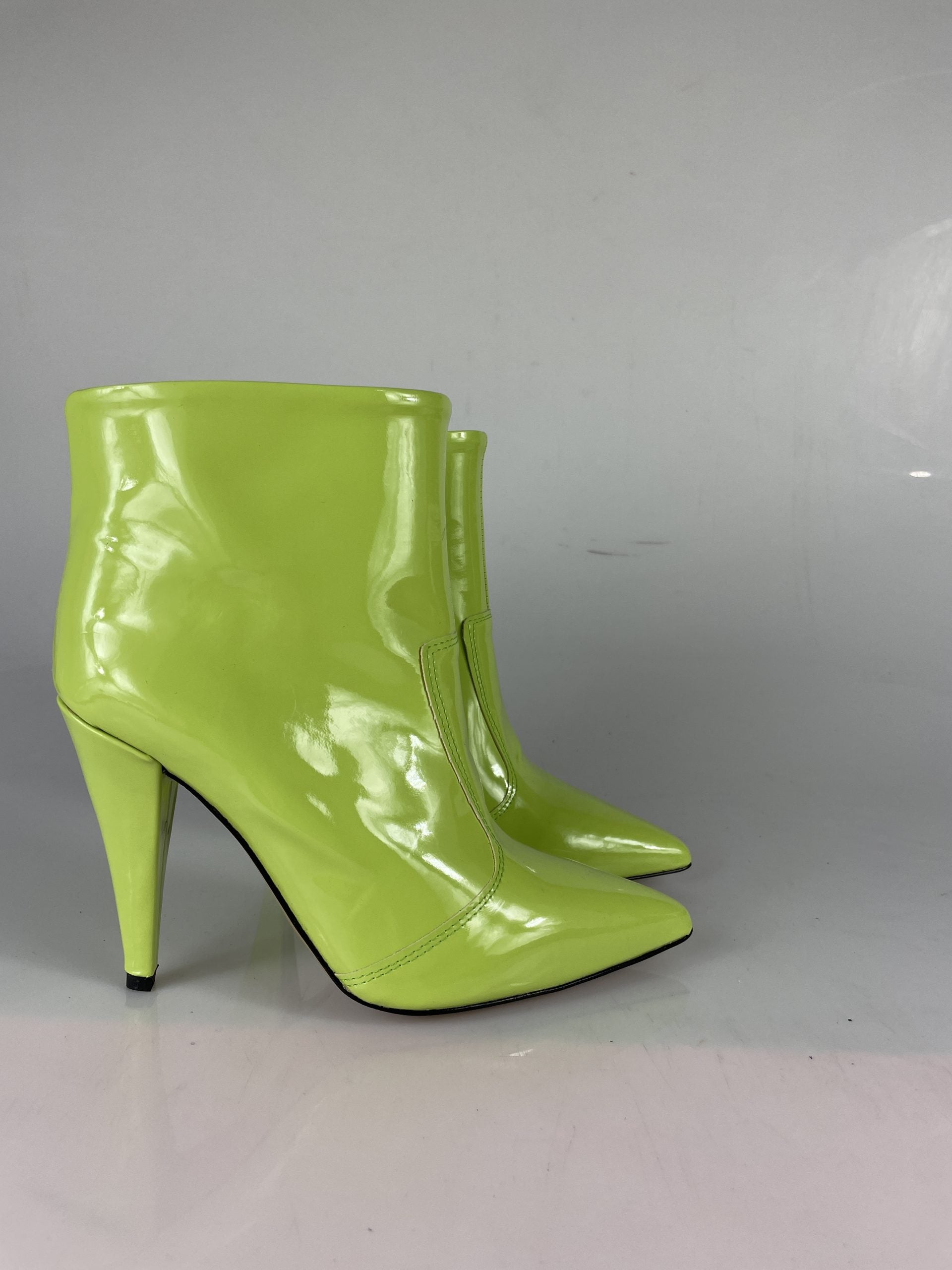 1570 Cesare vernice verde