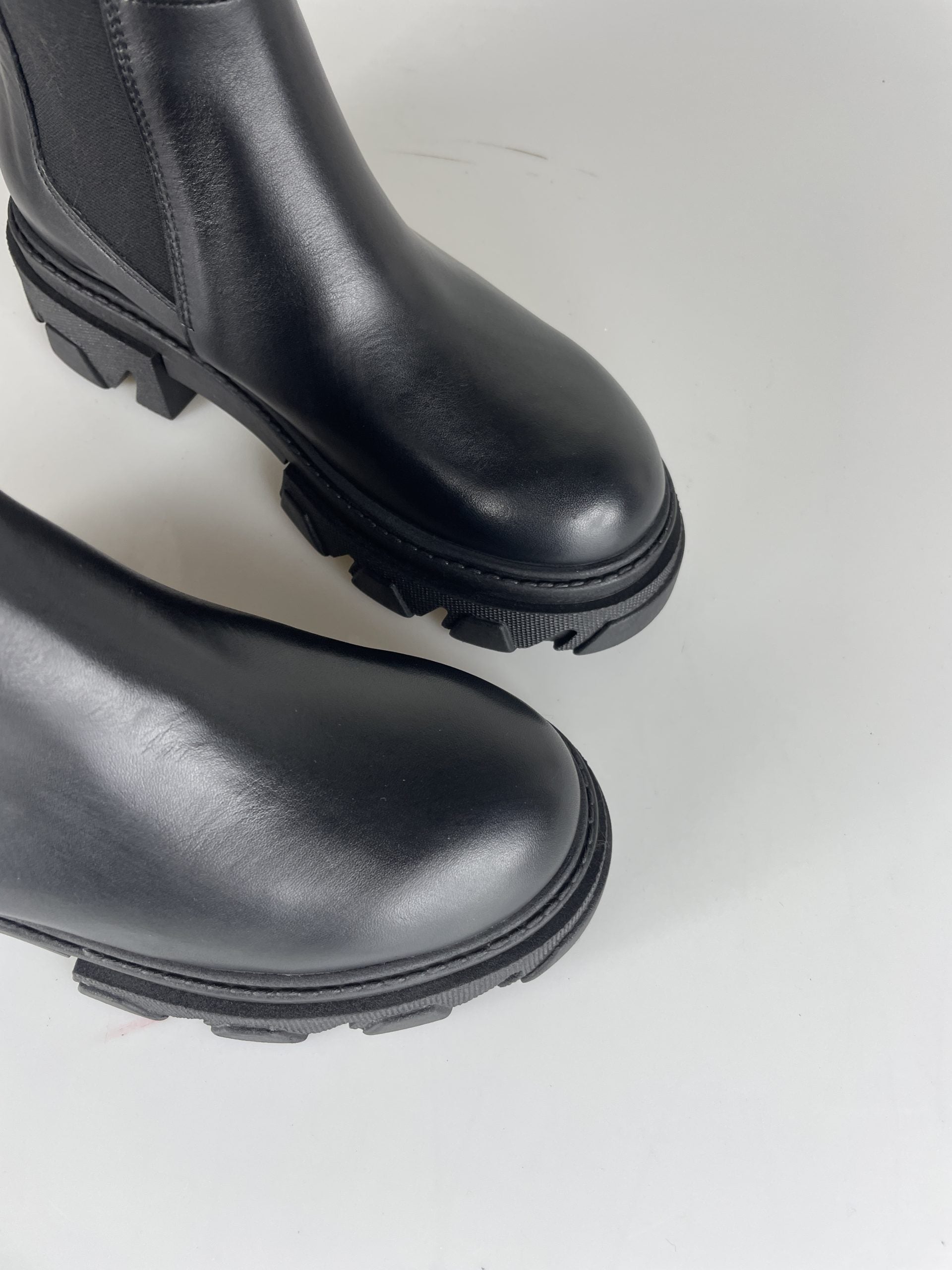 Wake12 black leather