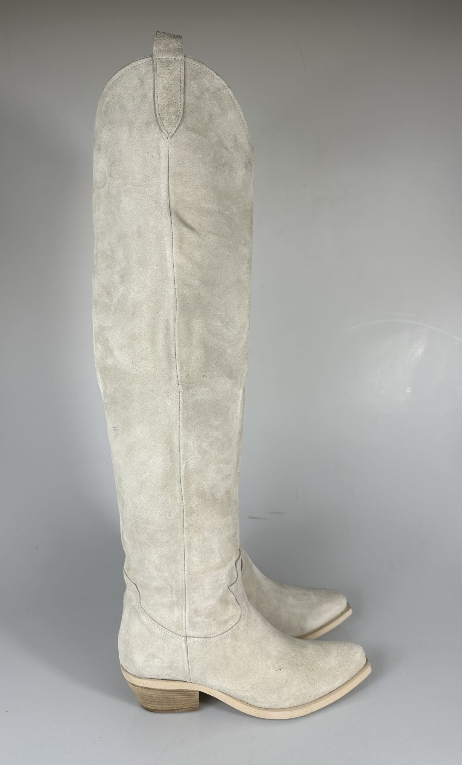 Old West 11 Cream Suede
