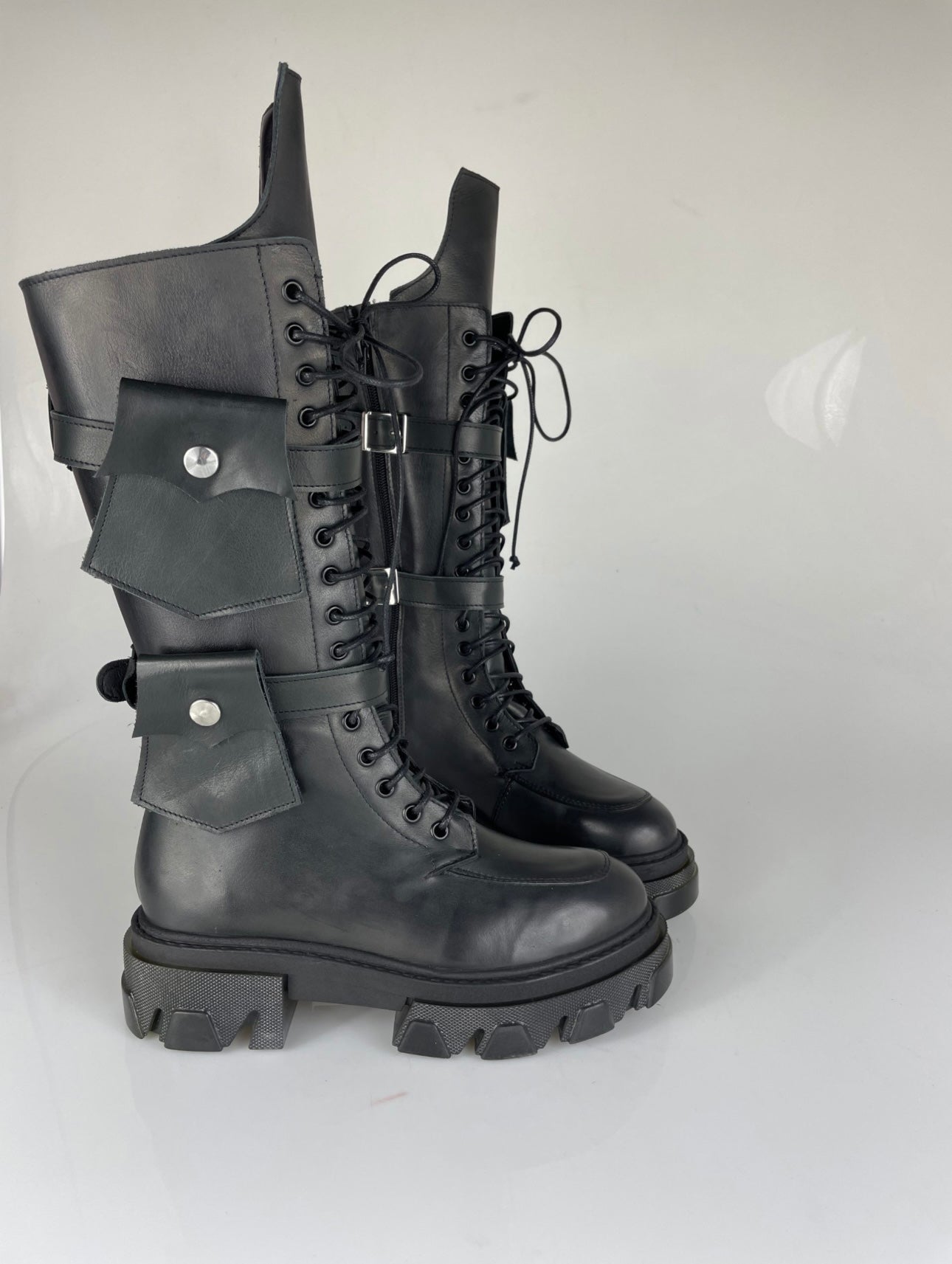 Wake1 black leather high tongue