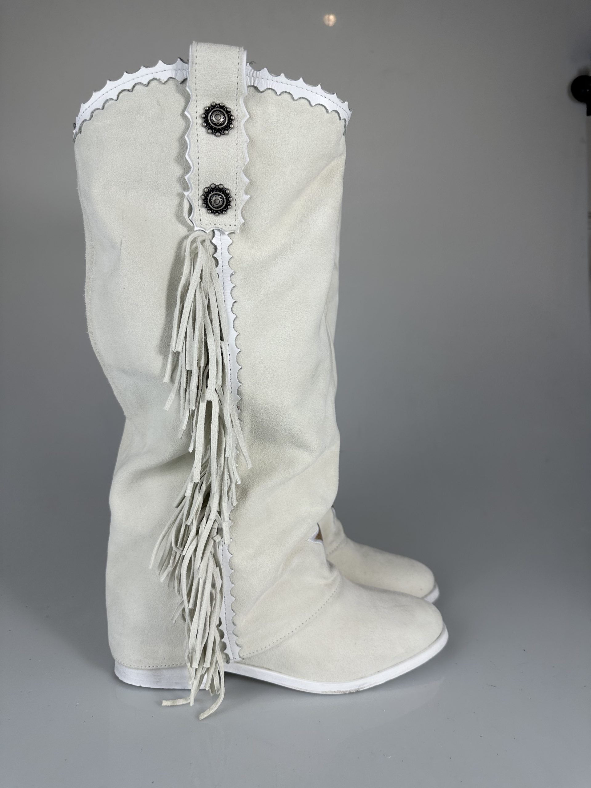 Euphoria23 ice suede