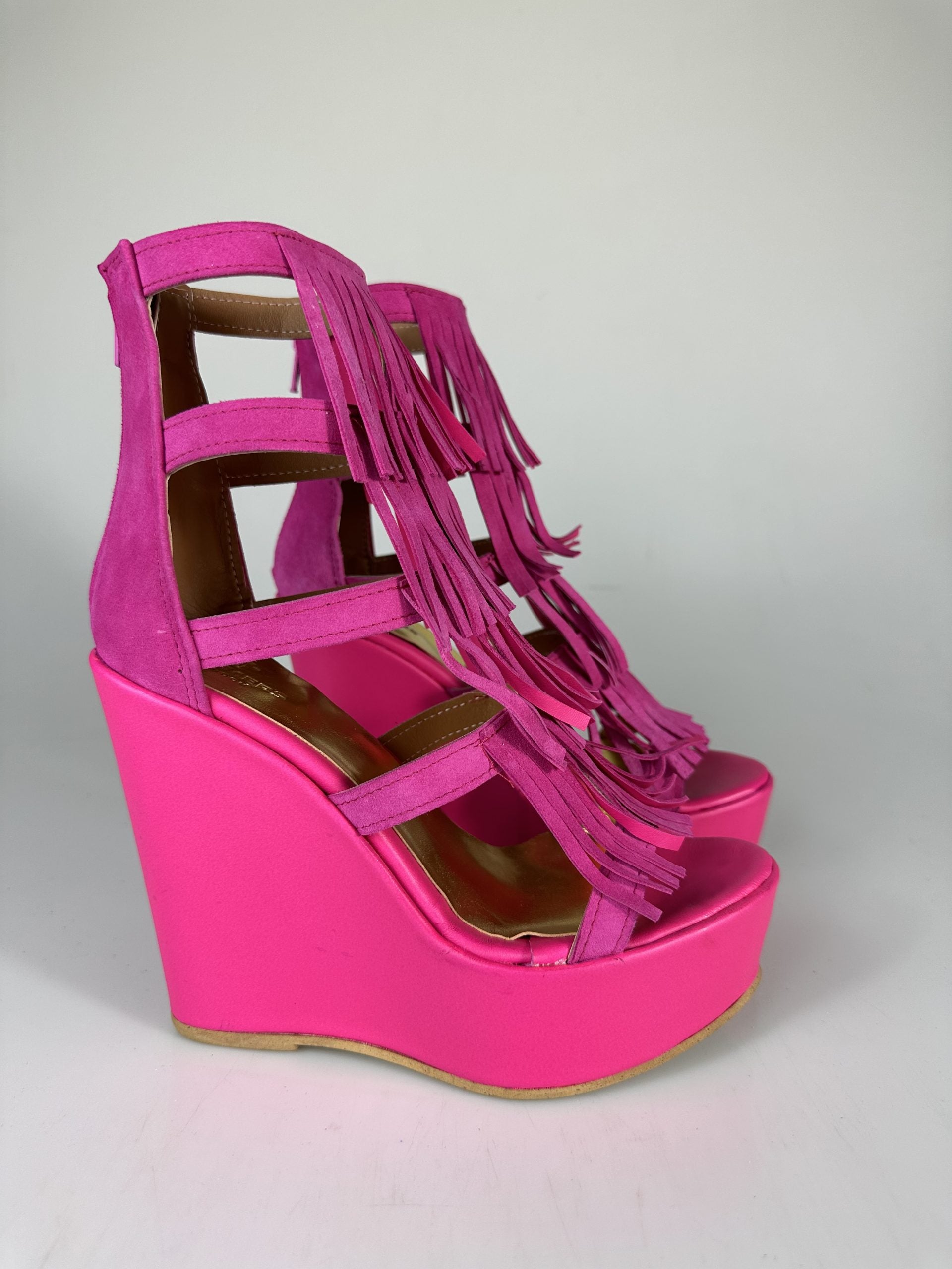 Carmensita Aphrodite fuchsia skin rip cam