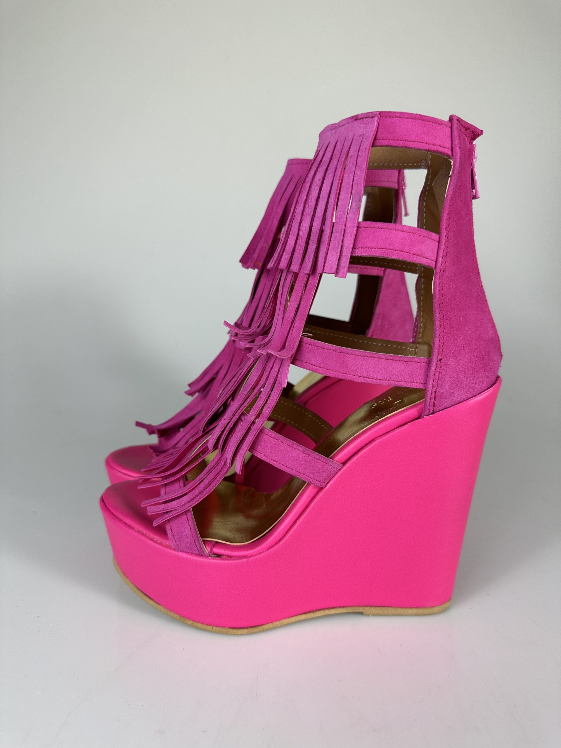 Carmensita Aphrodite fuchsia skin rip cam