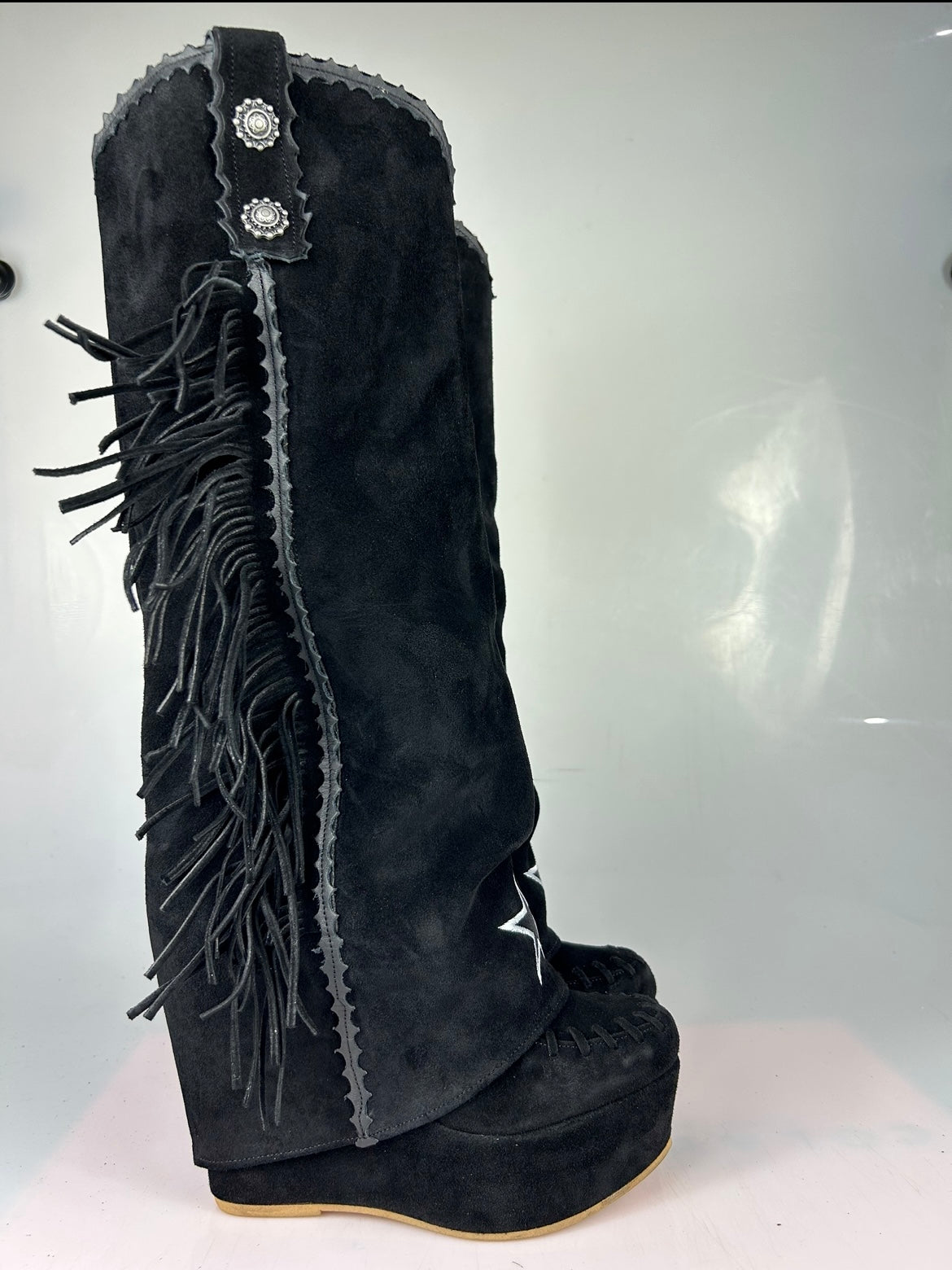Carmensita Euphoria Black Suede Closed Toe