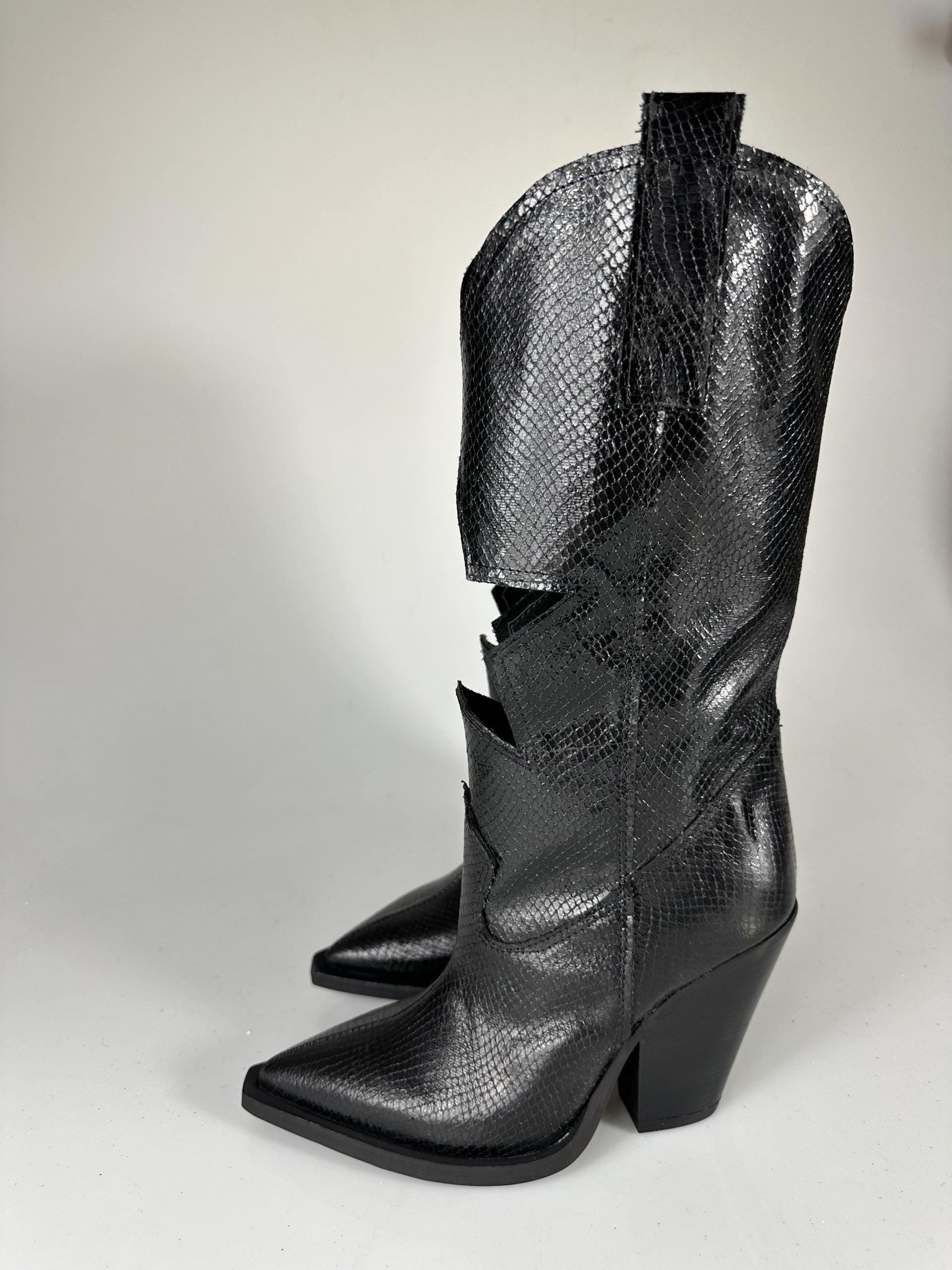 Gabriella star black laminate