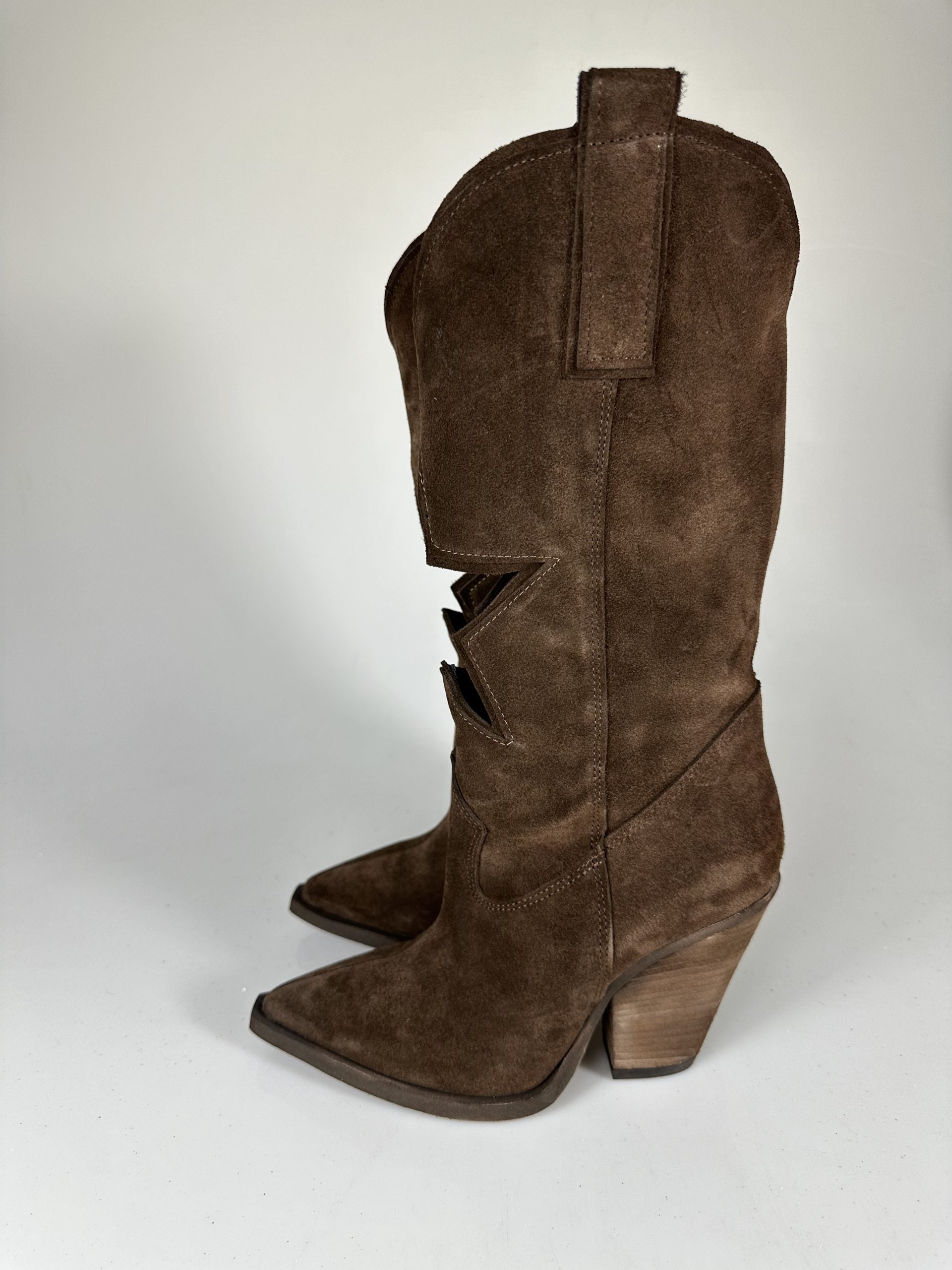 Gabriella star chocolate suede