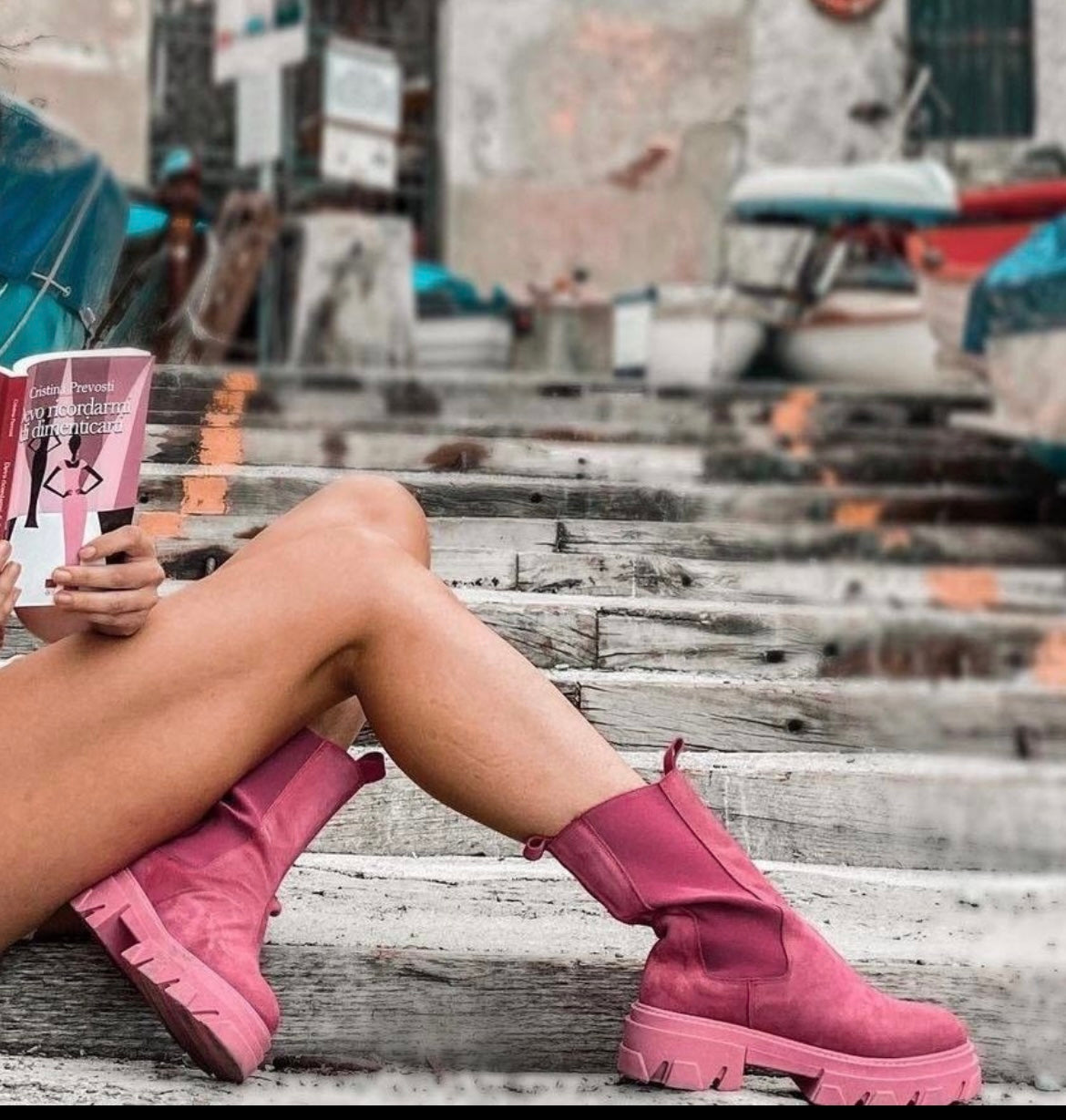 Wake12 fuchsia suede