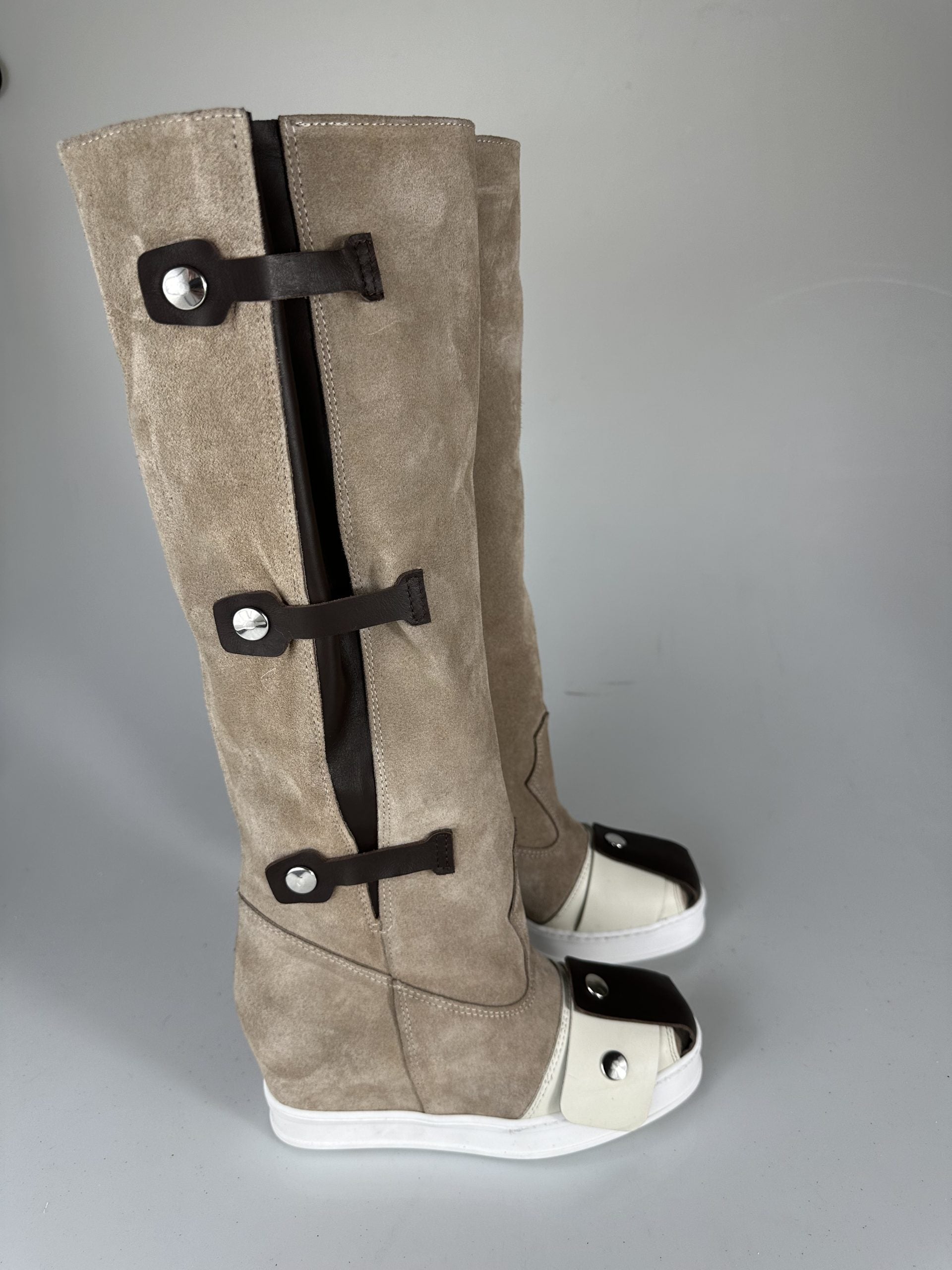 Lucariello leva beige