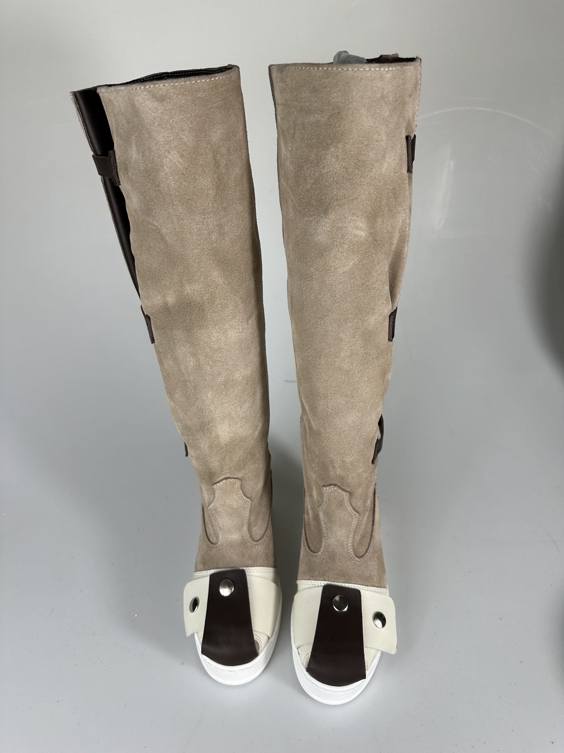 Lucariello leva beige