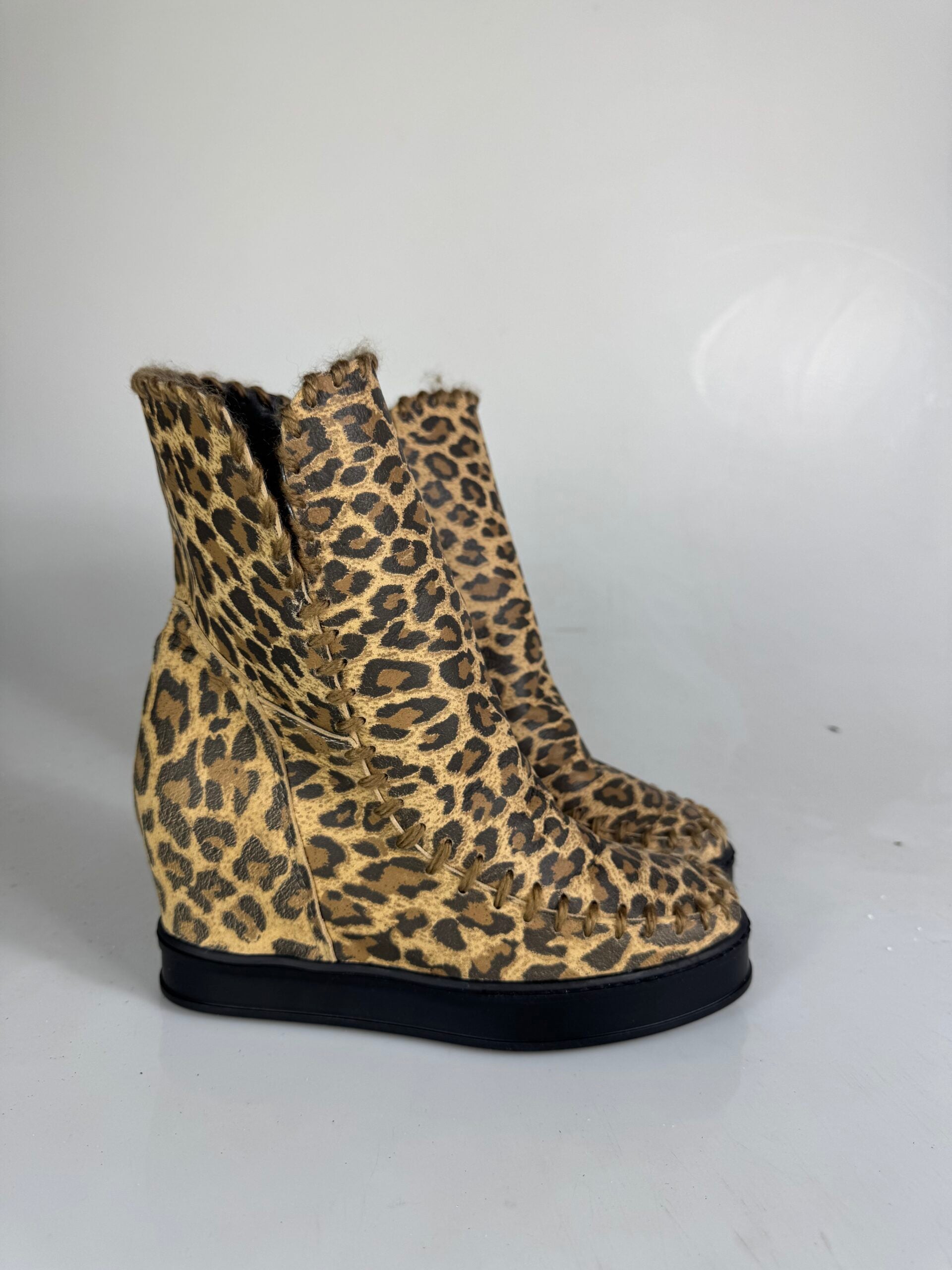 Louu spotted black sole NEW