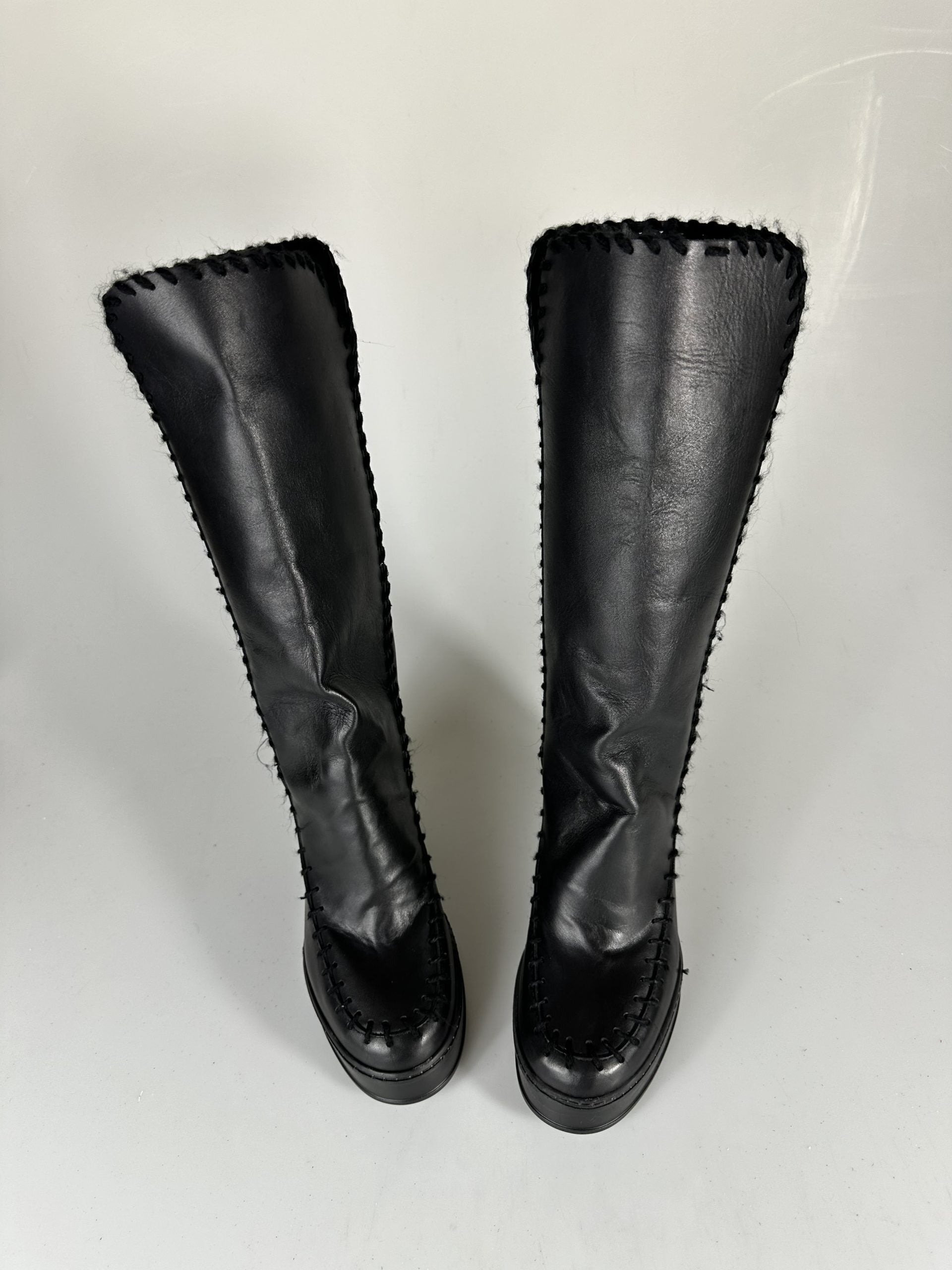 Louu alto cuero negro suela negra