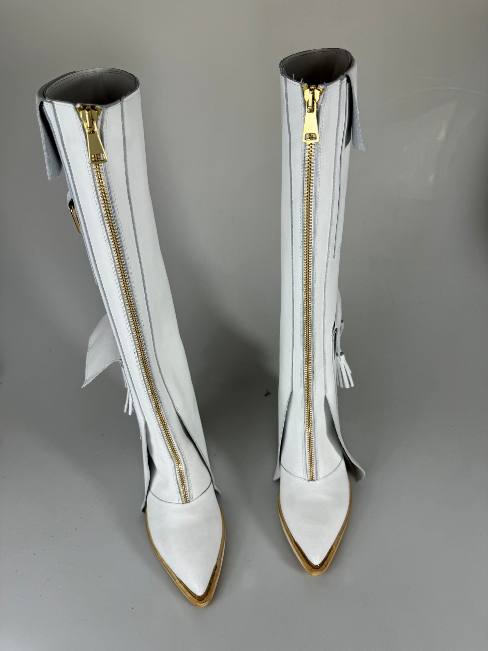 Isa LP116 white calfskin