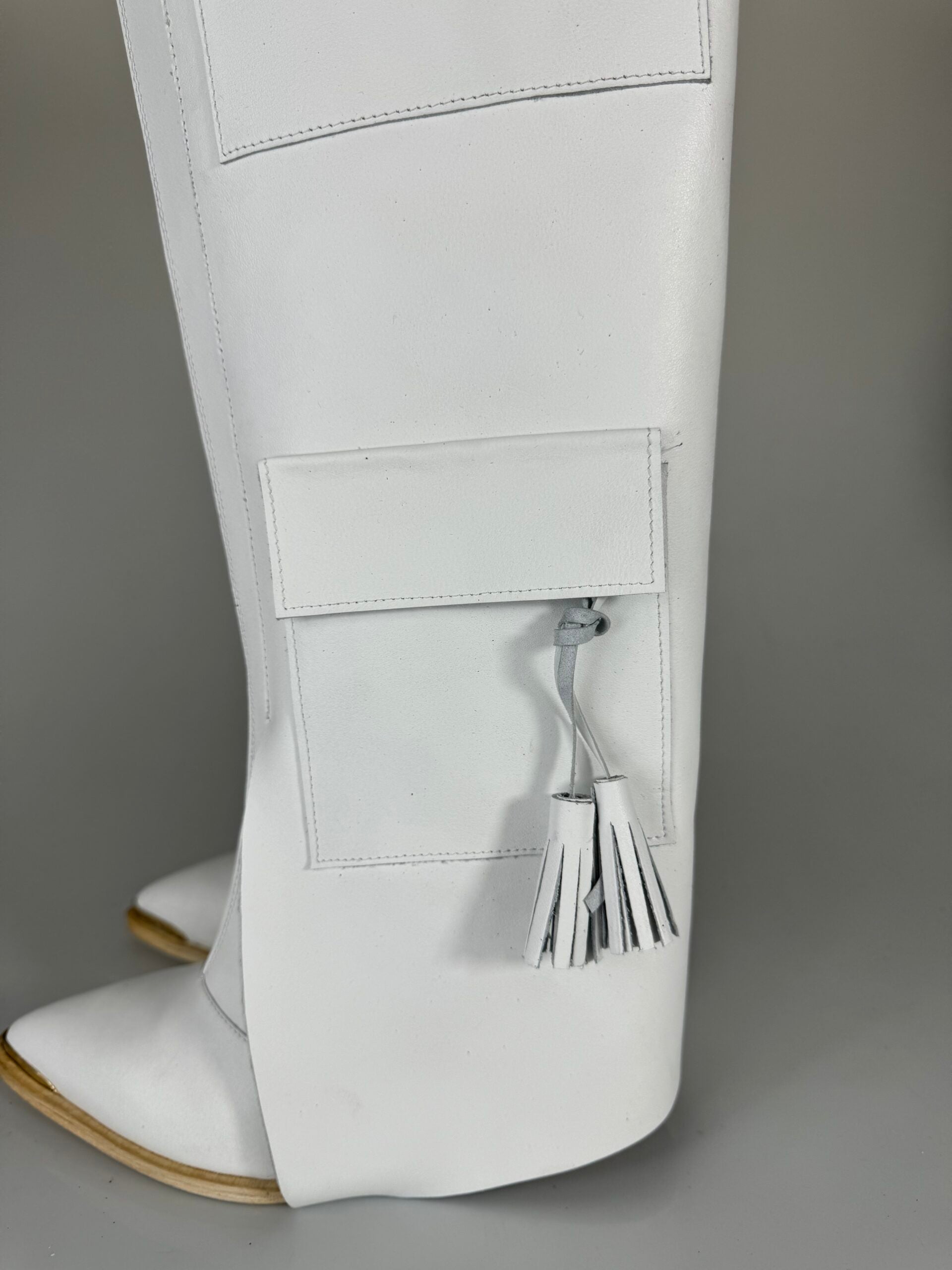 Isa LP116 white calfskin