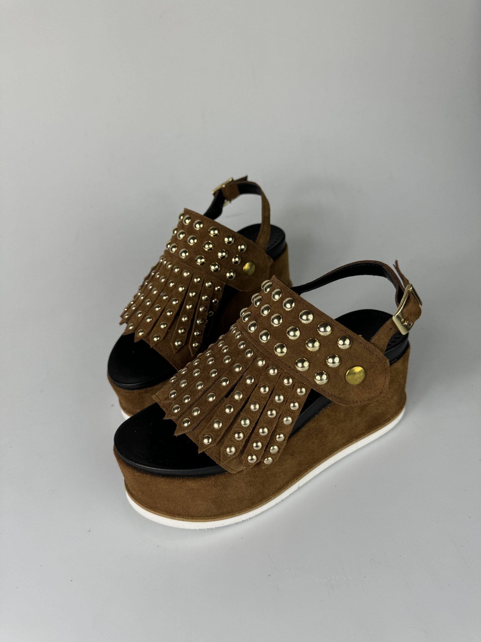 Holly51 leather cam with gold studs