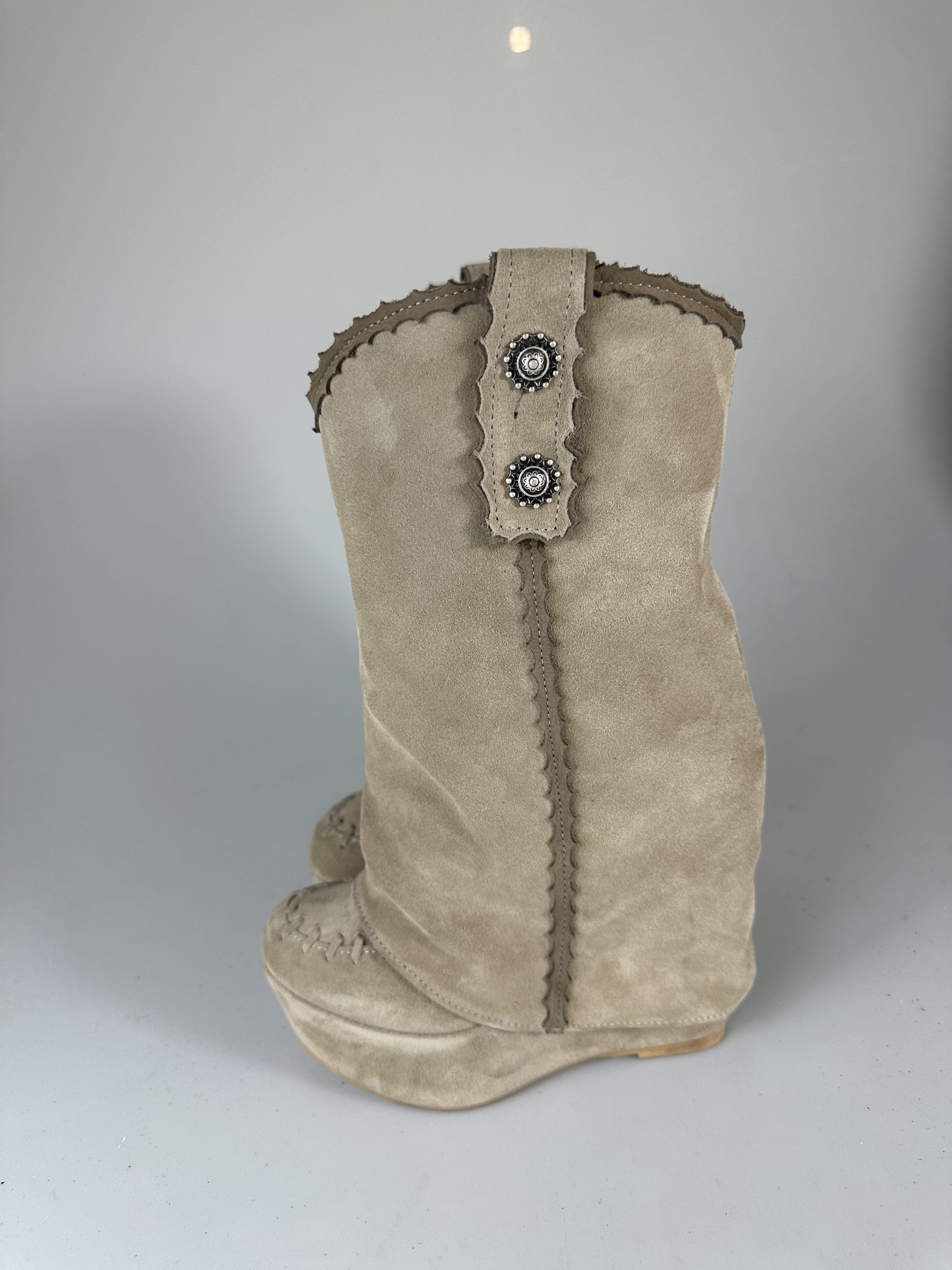 Carmensita Euphoria mid cam beige basic close-up