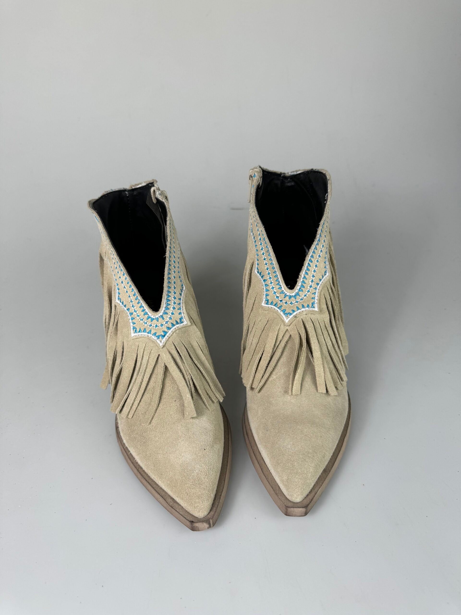 Stephan18 beige cam light blue embroidery