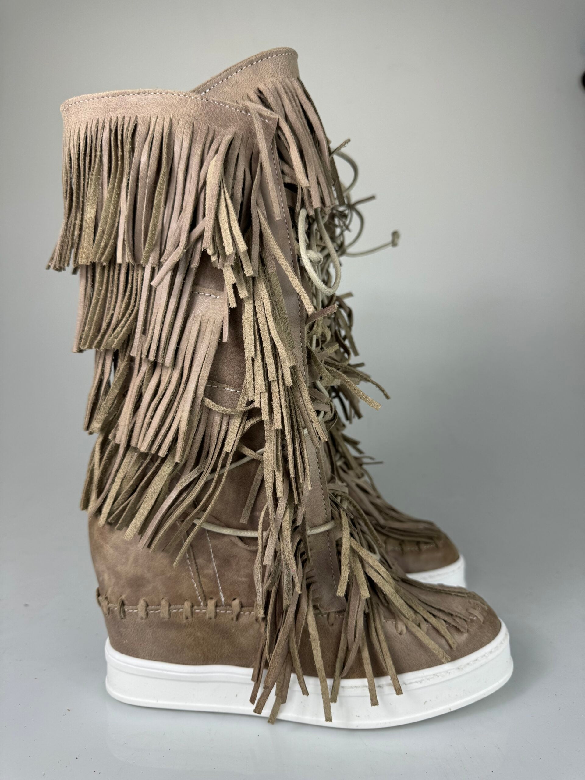 Regular beige washed leather 2024