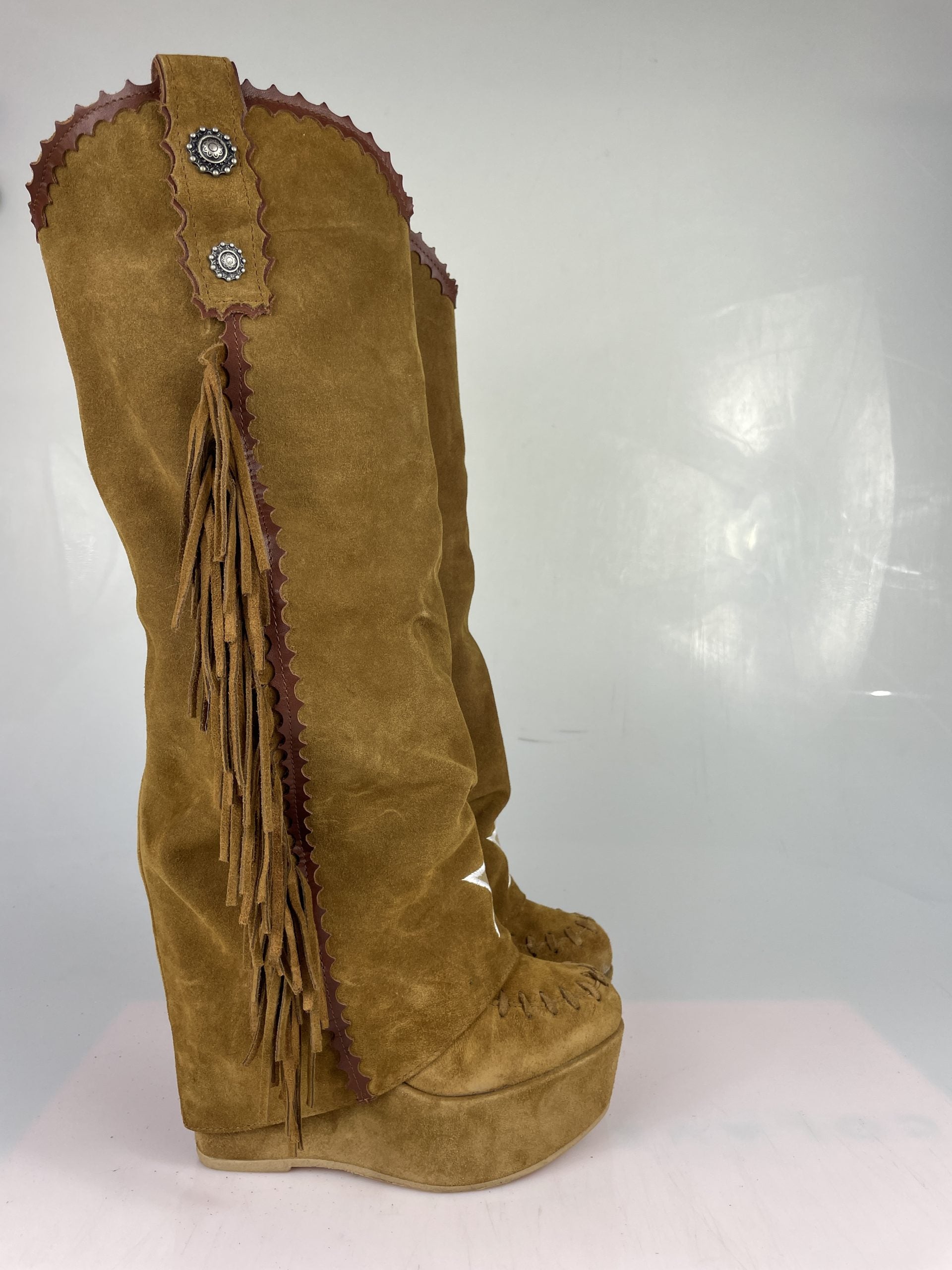 Carmensita euphoria suede leather closed toe