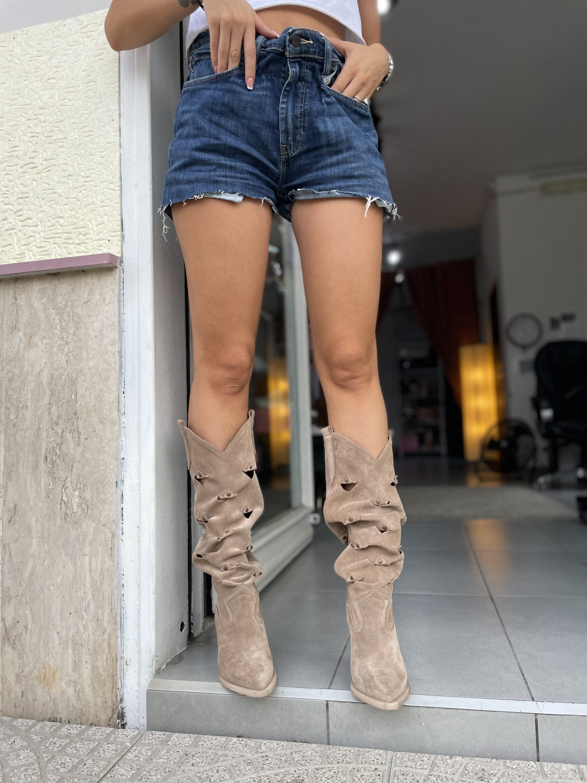 Beige suede Aries