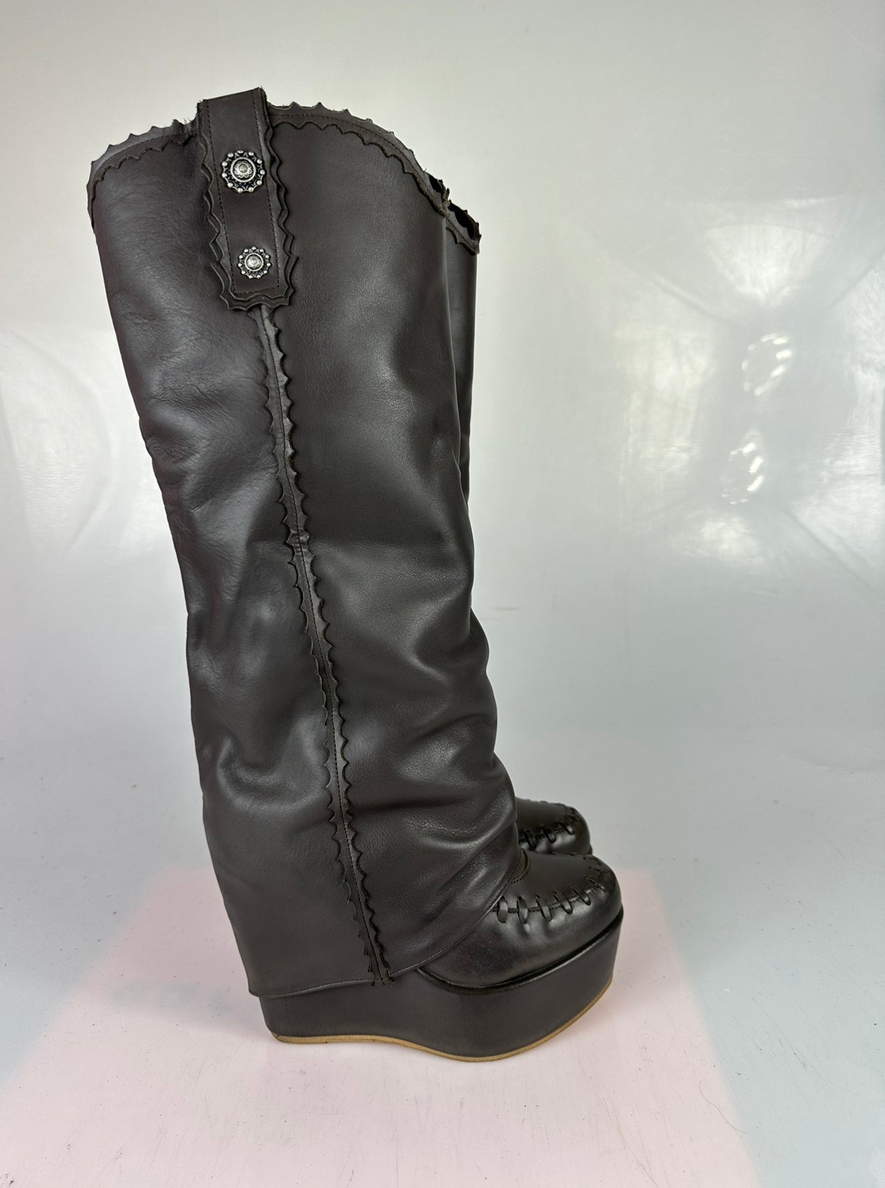 Carmensita Euphoria dark brown leather closed toe Basic
