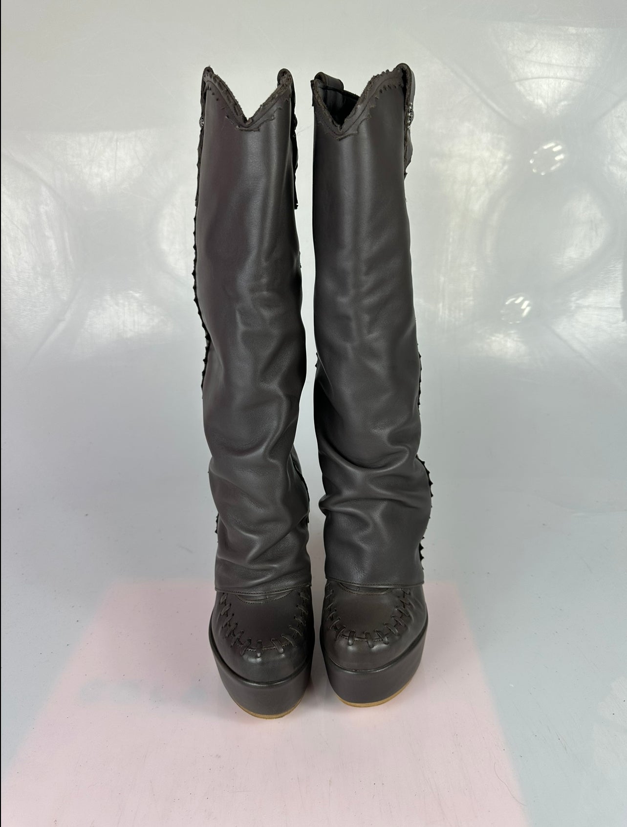 Carmensita Euphoria dark brown leather closed toe Basic