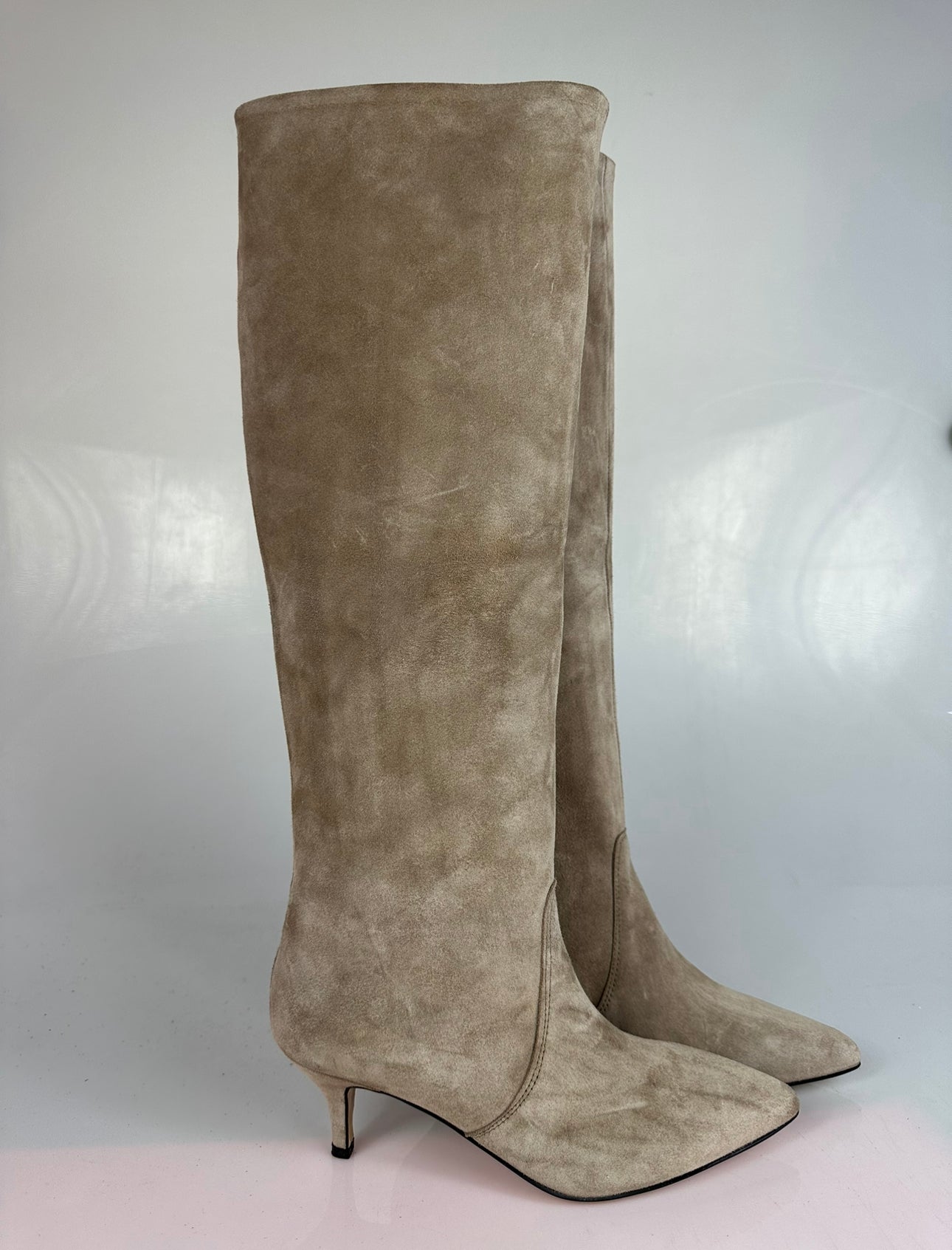 Flaminia no f. beige suede