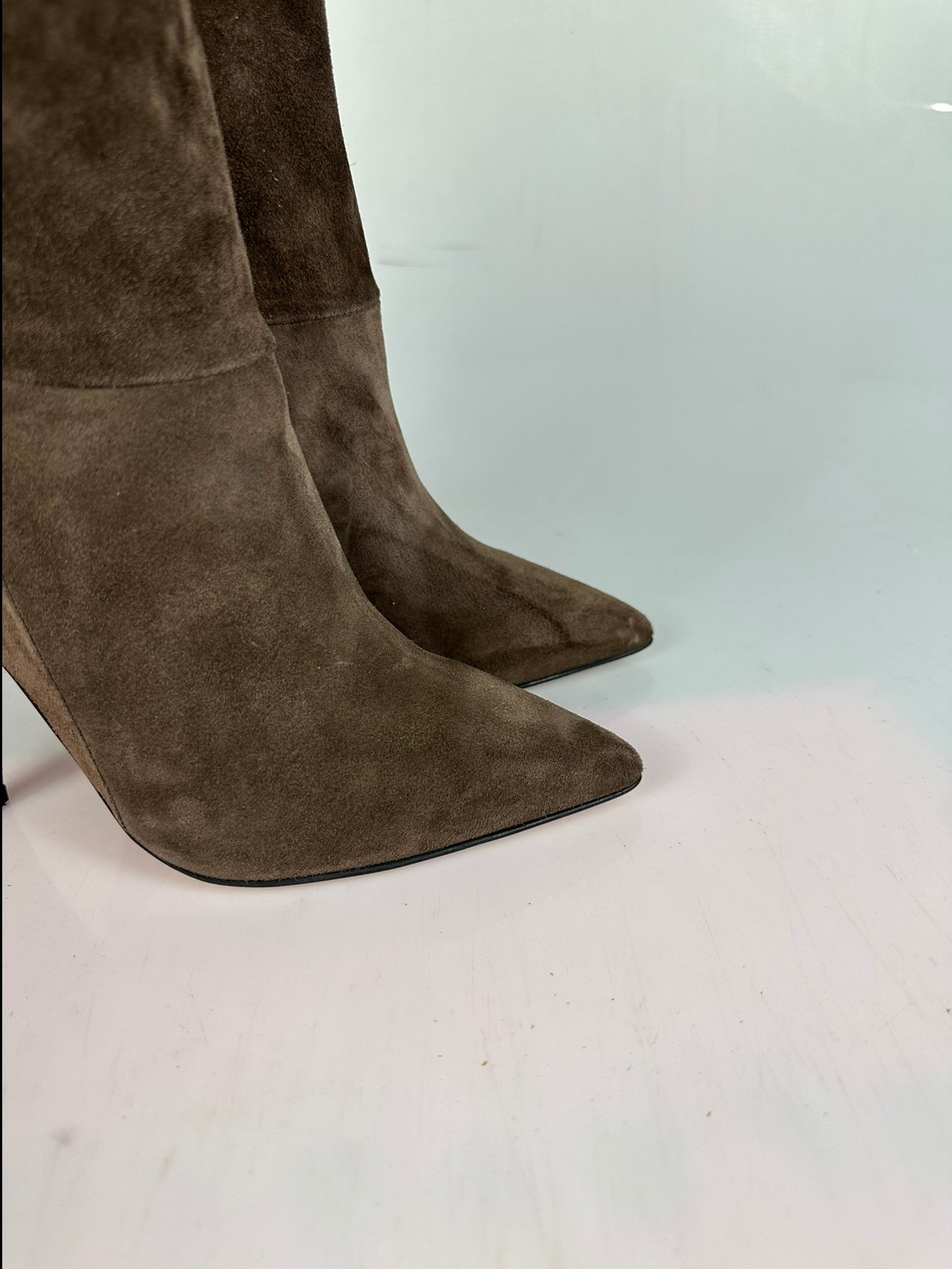1578 dark brown suede