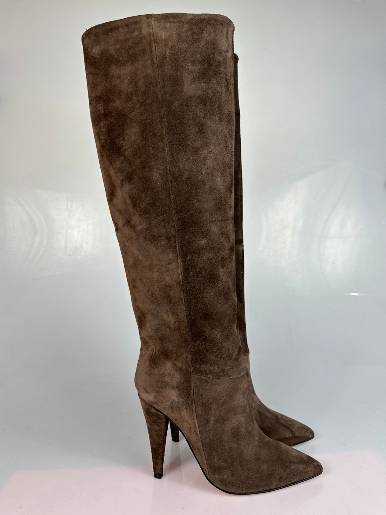 1578 dark brown suede
