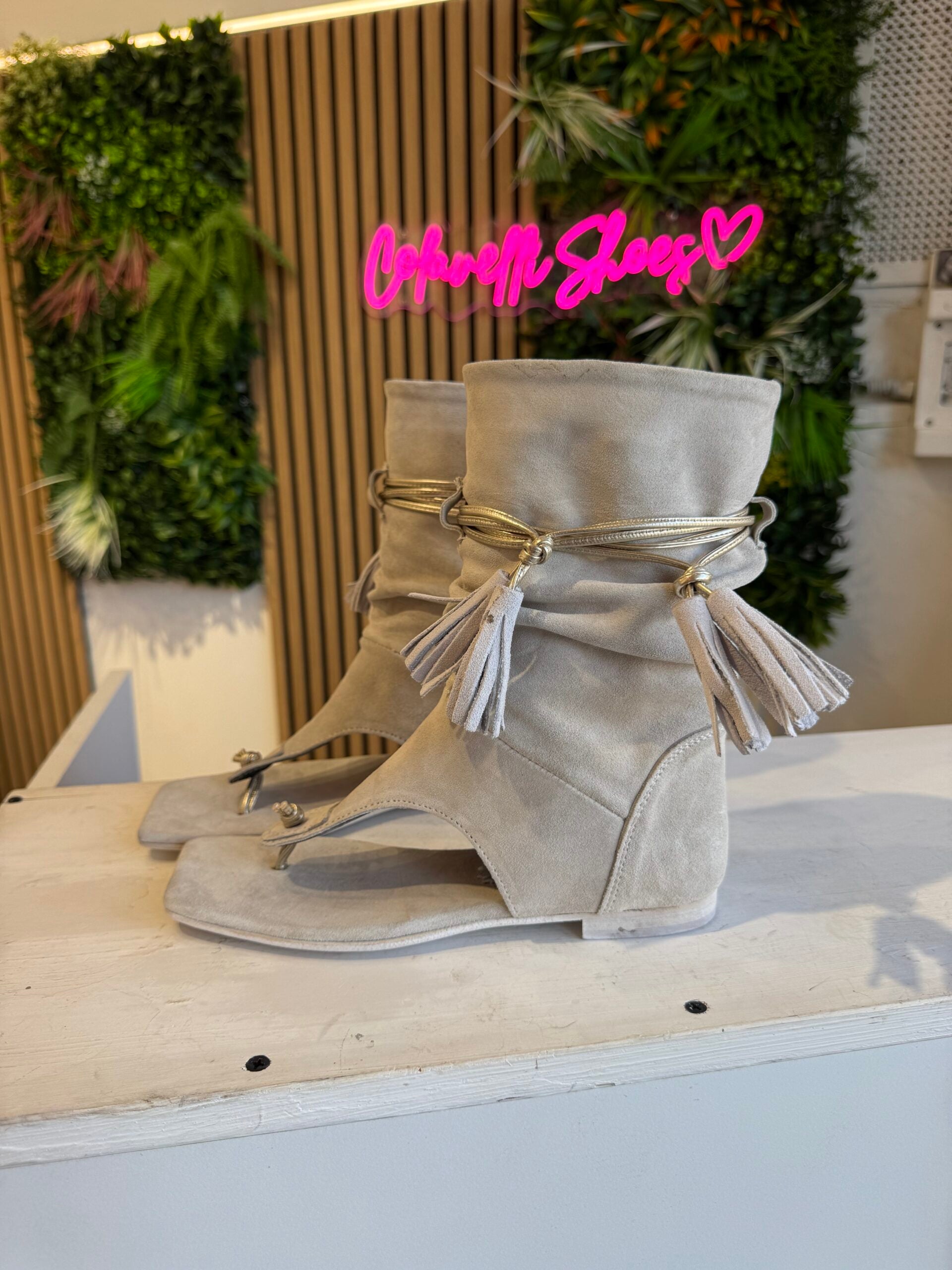 Formentera cream suede