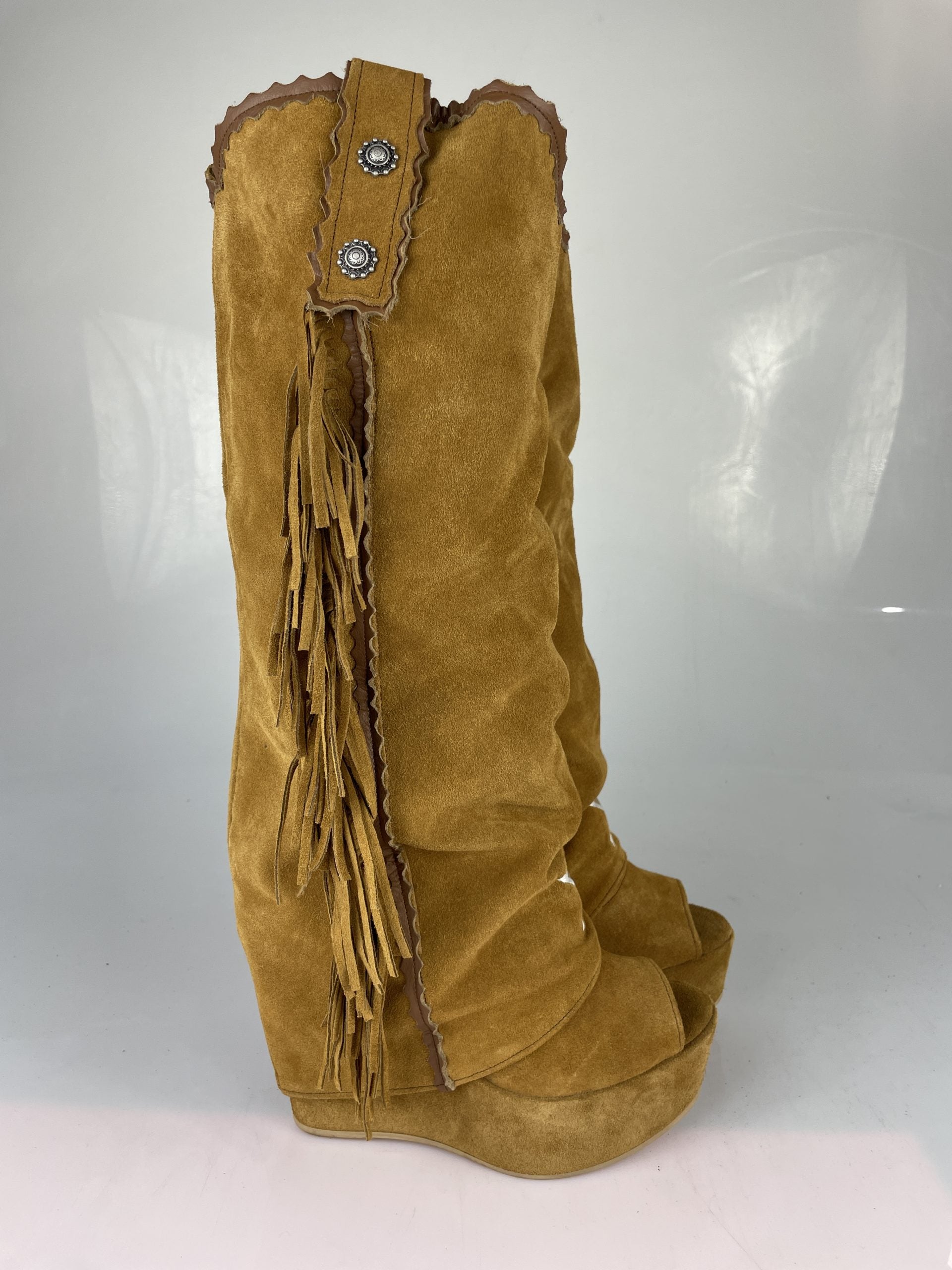 Carmensita euphoria suede leather